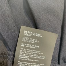 新款🔥出货啦📢 原版开发 Prad*春夏新款时髦百搭大口袋抽绳工装短裤,宽松直筒设计,轻薄透气面料超适合 新款🔥出货啦📢 原版开发 Prad*春夏新款时髦百搭大口袋抽绳工装短裤,宽松直筒设计,轻薄透气面料超适合