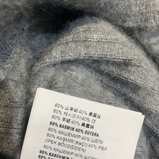 新款🔥出货啦📢 原版开发 Miumi*早秋新款时髦百搭羊绒真丝混纺针织背心,柔软真丝羊绒混纺材质,竖坑条 新款🔥出货啦📢 原版开发 Miumi*早秋新款时髦百搭羊绒真丝混纺针织背心,柔软真丝羊绒混纺材质,竖坑条