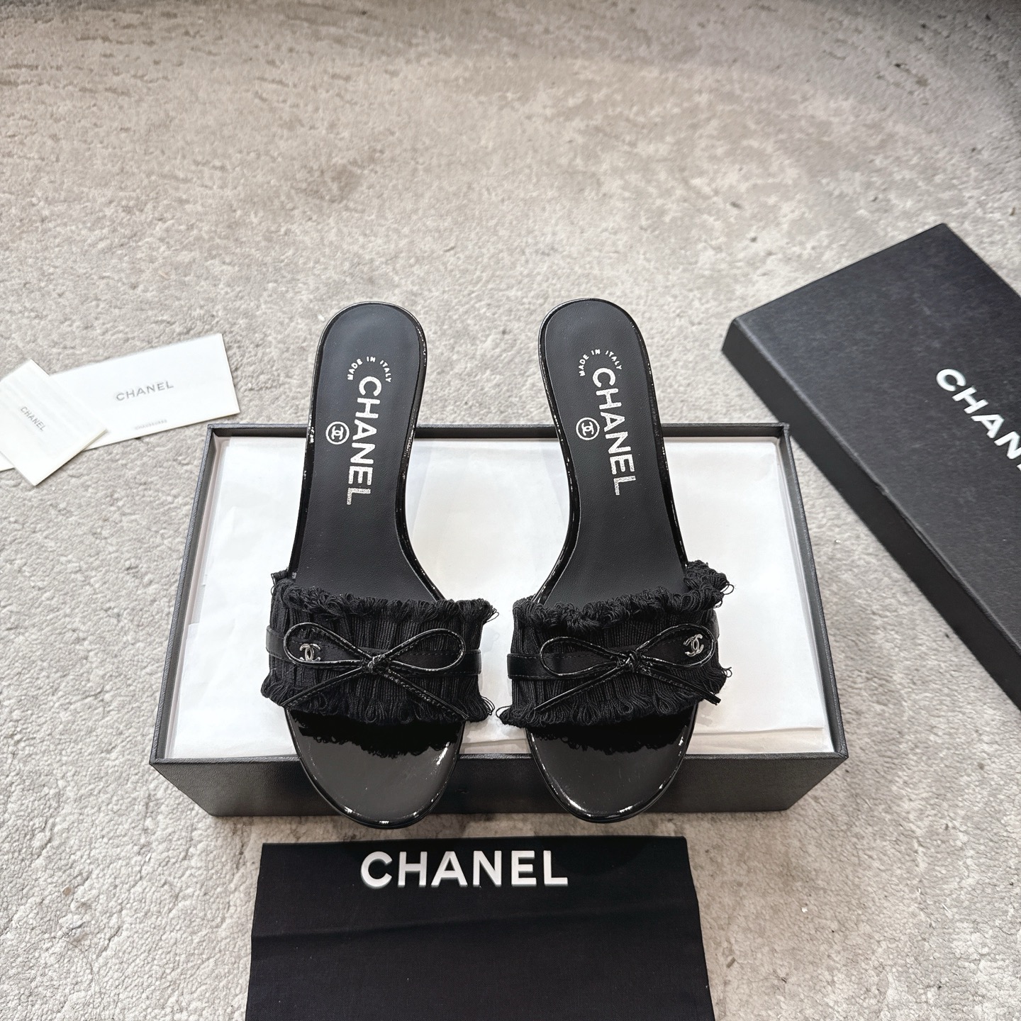 CHANEL сандалі скураныя, робяць ногі светлымі, элегантныя