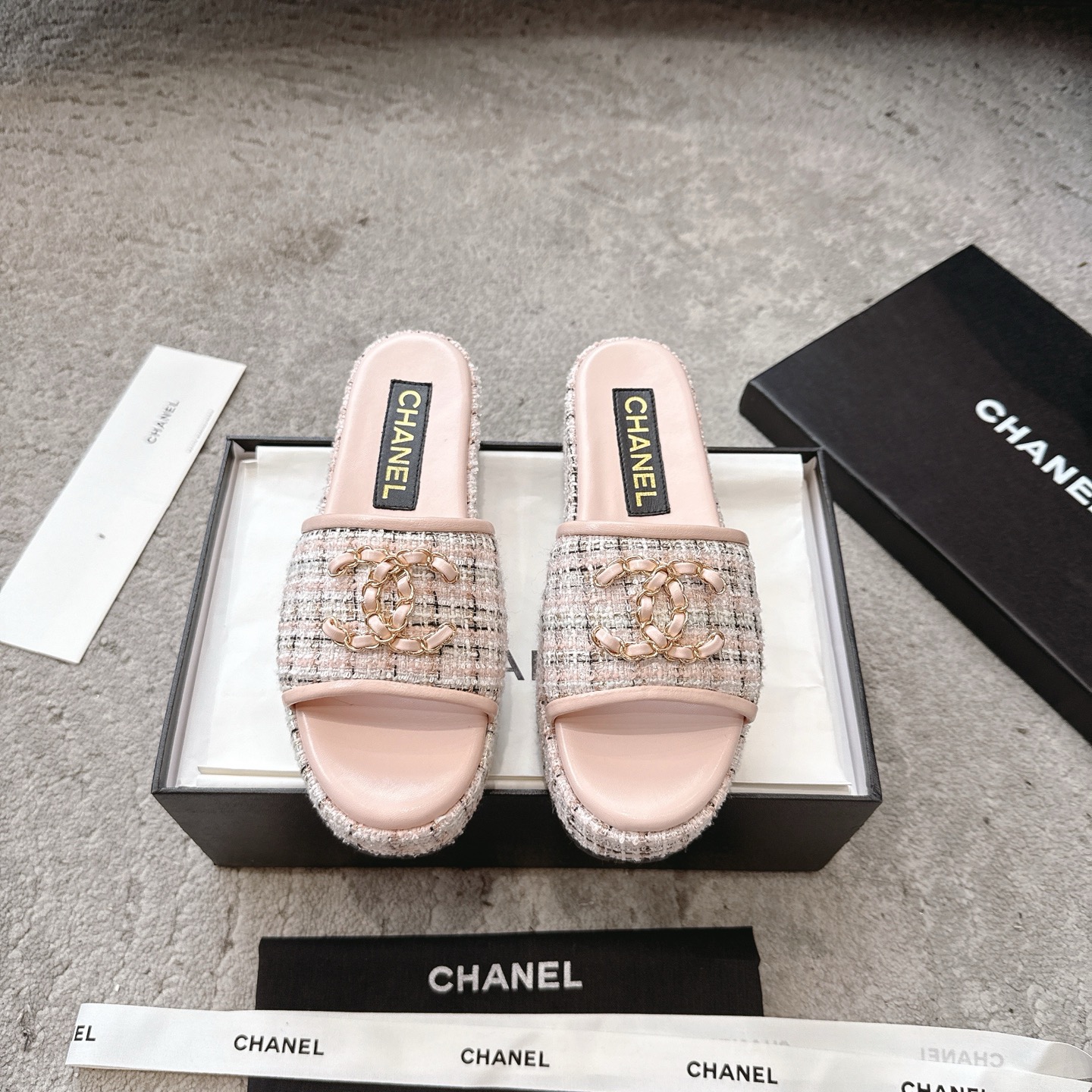 CHANEL 슬리퍼 송아지 가죽 발이 하얗게 보임 우아한 스타일