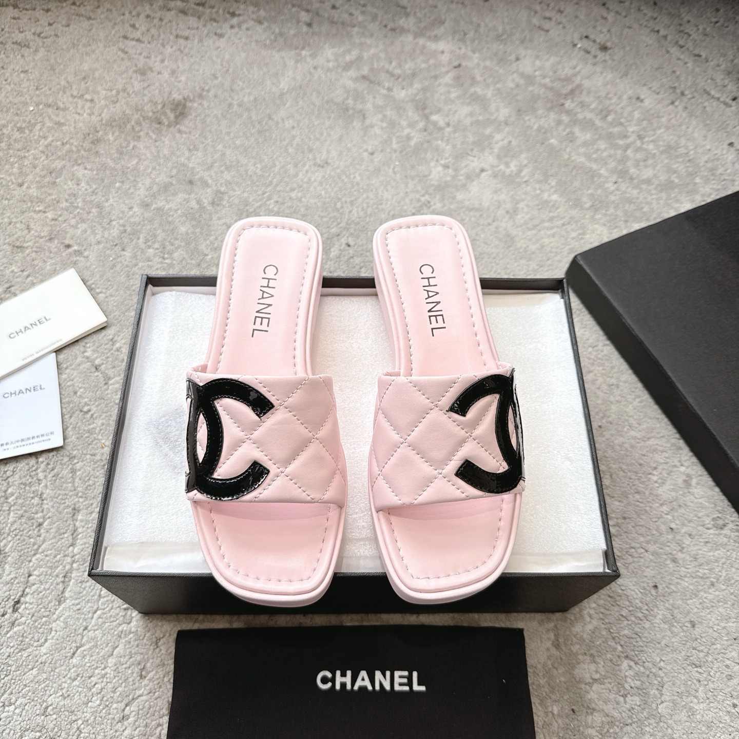 CHANEL тапкі з цялячай скуры, робяць ногі светлымі, элегантны стыль