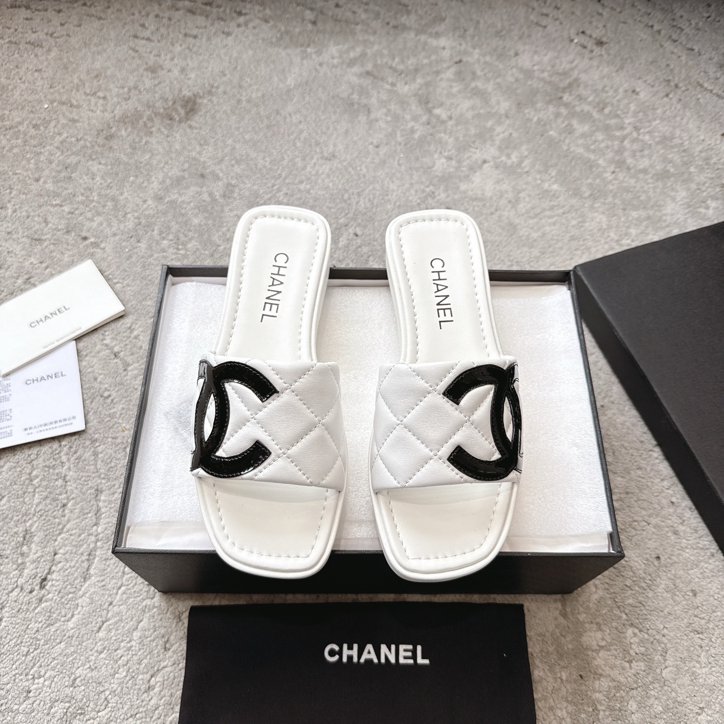 CHANEL тапкі з цялячай скуры, робяць ногі белымі, элегантны стыль