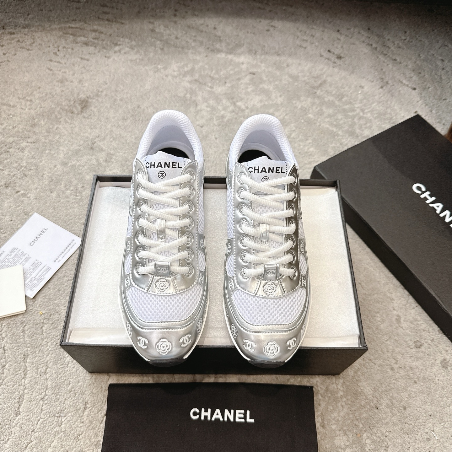 NO:406211,CHANEL 25C Spring and Summer Sports Series Top Out of Stock King of Spring and Summer, Classic Big Hot, My True Love, It’s hard to buy a series where you’re out of stock, and it’s a must-have for all bloggers. Classic and super versatile, and you can wear it at will, and you can wear it steadily. Now it’s available for sale!  Full set of mold openings for upper oversole accessories, original custom metal calfskin, original mold openings leather air compressing technology, three-dimensional and smooth upper original mold openings multi-layer combination sole, size 35-45, casual shoes/sports shoes, chanel, sneakers, cowhide19860909批 CHANEL 25C春夏运动系列 春夏顶级断货王,经典大爆款,我的真爱吖,专柜哪哪都断货有钱都很难买到系列,各大博主人手必备,经典超百搭,随意穿搭拿捏的稳稳的,现已登陆发售！ 鞋面大底配件全套开模 鞋面原版定制金属小牛皮 原版开模皮料空压工艺 鞋面立体流畅 原版开模多层组合大底 码数35-45,休闲鞋/运动鞋,chanel,sneakers,cowhide,Women's Shoes