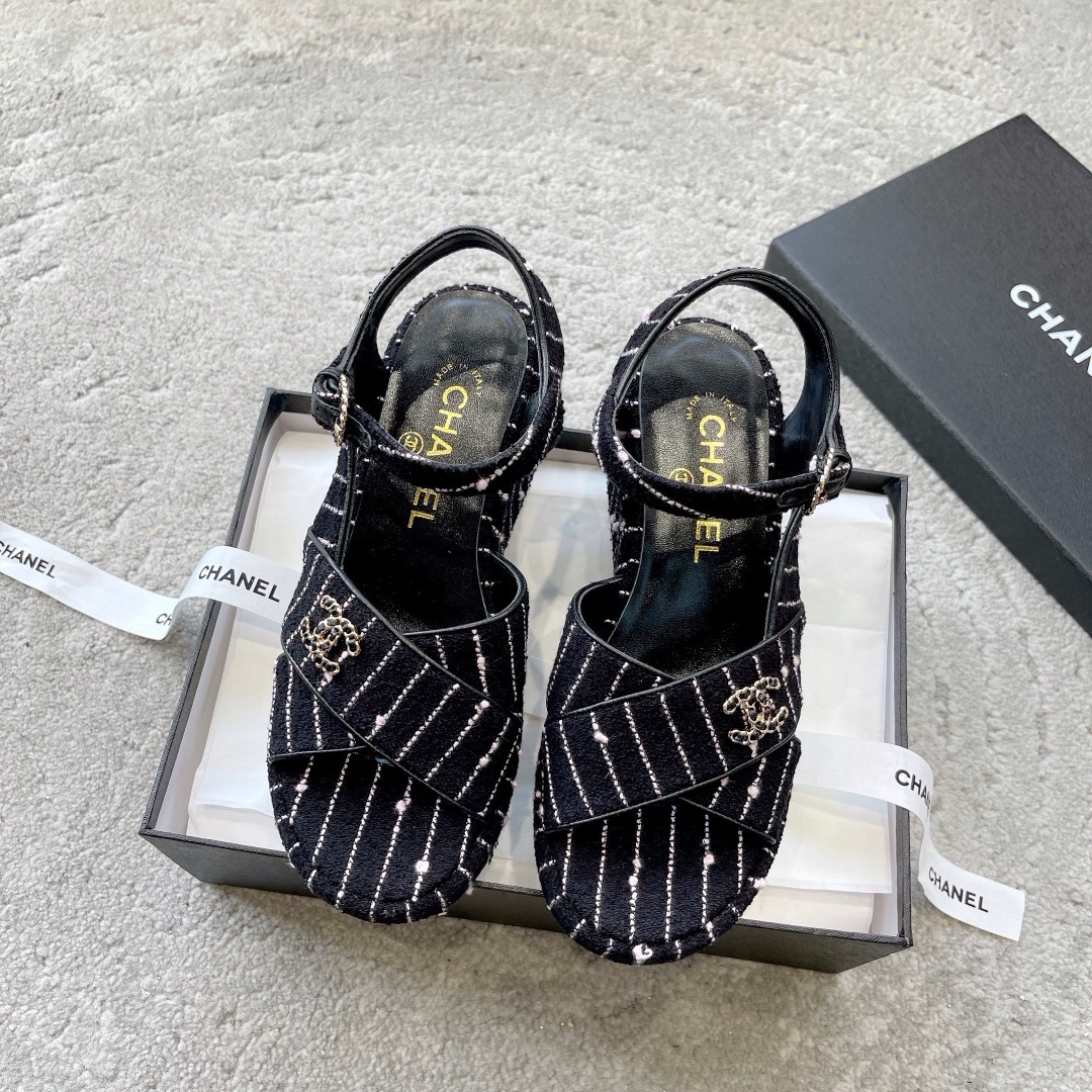 CHANEL сандалі скураныя, робяць ногі светлымі, элегантныя