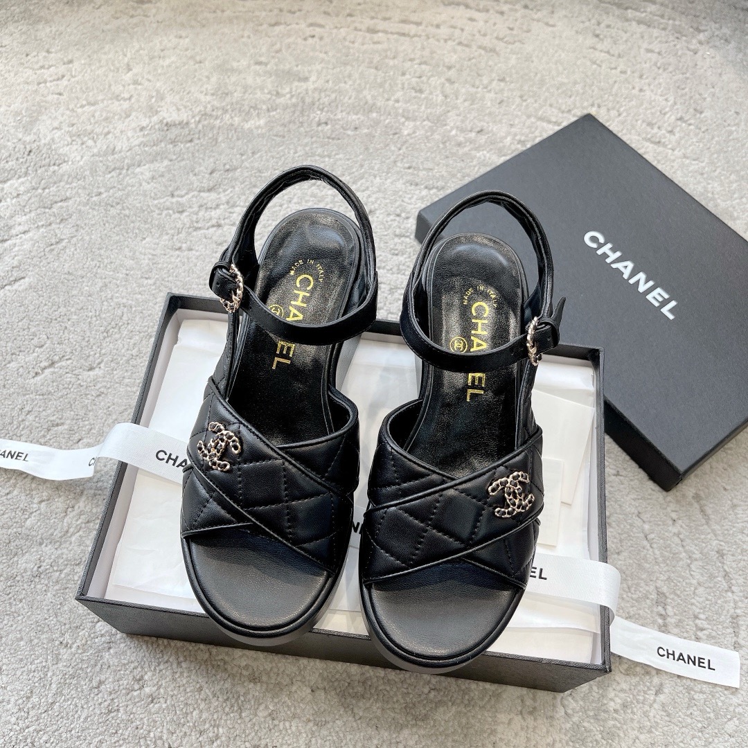CHANEL сандалі скураныя, робяць ногі светлымі, элегантныя