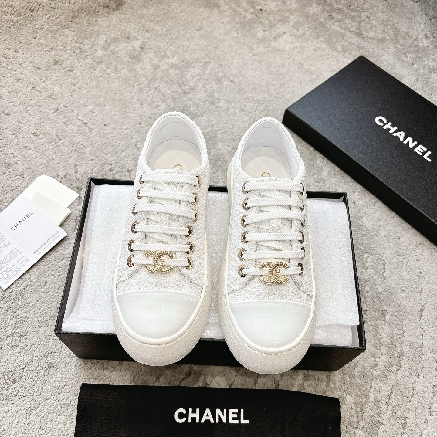 CHANEL красоўкі паўсядзённыя красоўкі сінхронны выпуск на афіцыйным сайце паўсядзённы спартыўны стыль шліфаваная скура