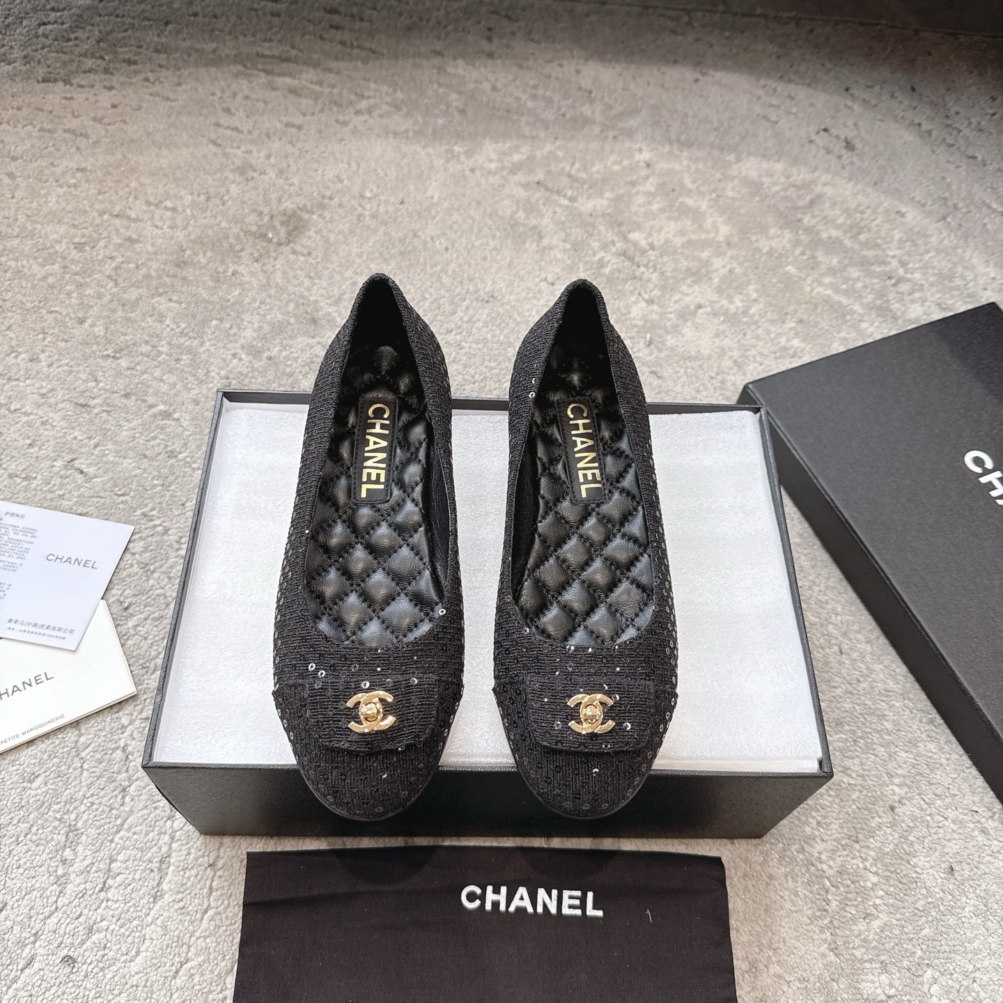 CHANEL Mary Jane сандалии подиумная модель подкладка из овечьей кожи подошва из натуральной итальянской кожи подчеркивает белизну и элегантность
