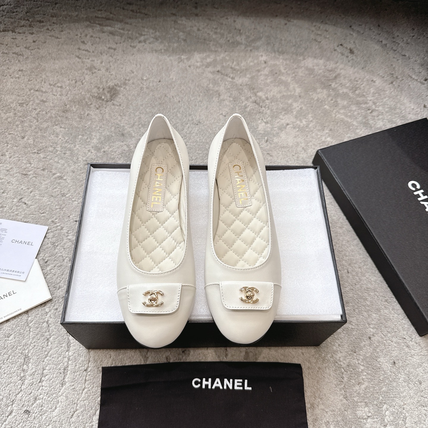 CHANEL Mary Jane сандалии подиумная модель подкладка из овечьей кожи подошва из натуральной итальянской кожи подчеркивает белизну и элегантность