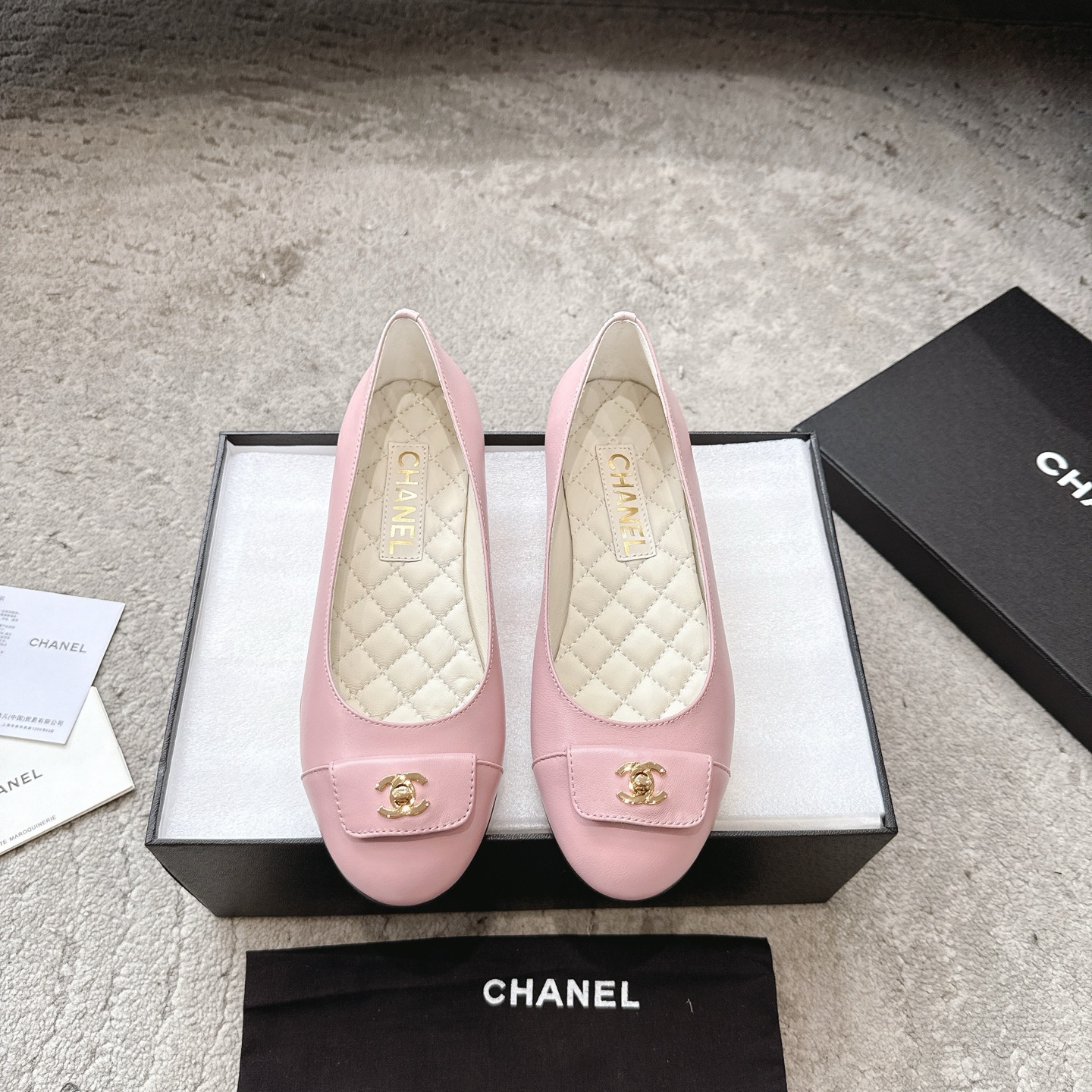 CHANEL Mary Jane сандалии подиумная модель подкладка из овечьей кожи подошва из натуральной итальянской кожи подчеркивает белизну и элегантность