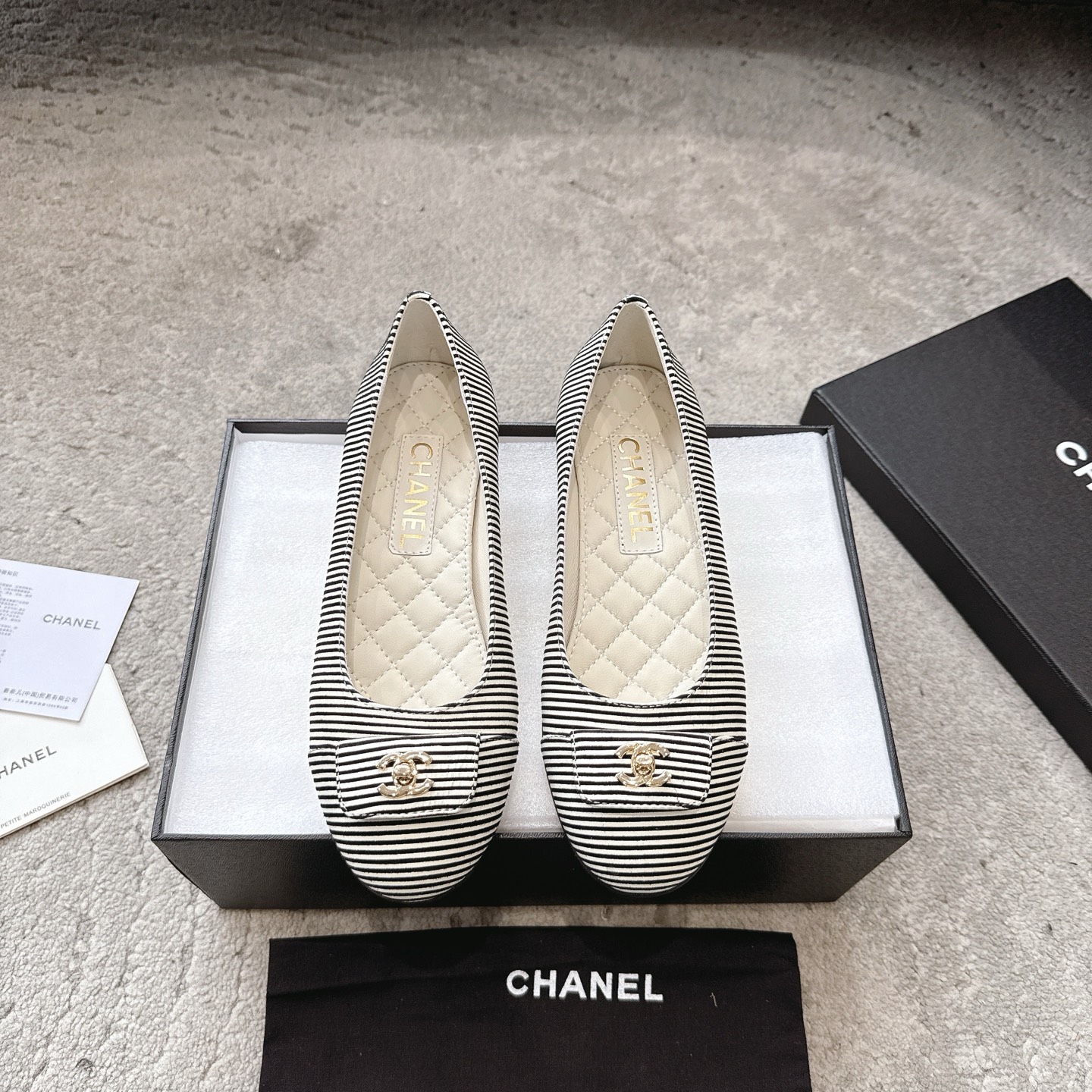 CHANEL Mary Jane сандалии подиумная модель подкладка из овечьей кожи подошва из натуральной итальянской кожи подчеркивает белизну кожи и добавляет элегантности