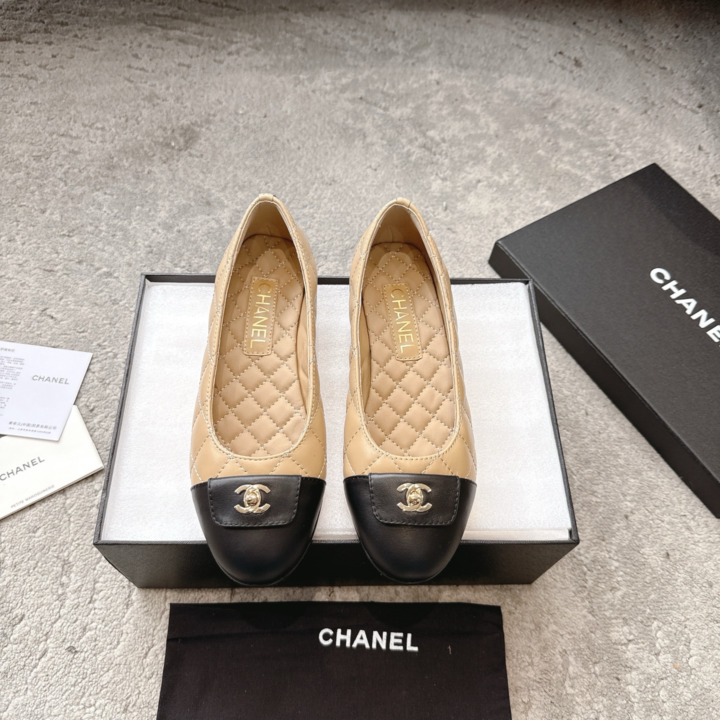 CHANEL Mary Jane сандалии подиумная модель подкладка из овечьей кожи подошва из натуральной итальянской кожи подчеркивает белизну и элегантность