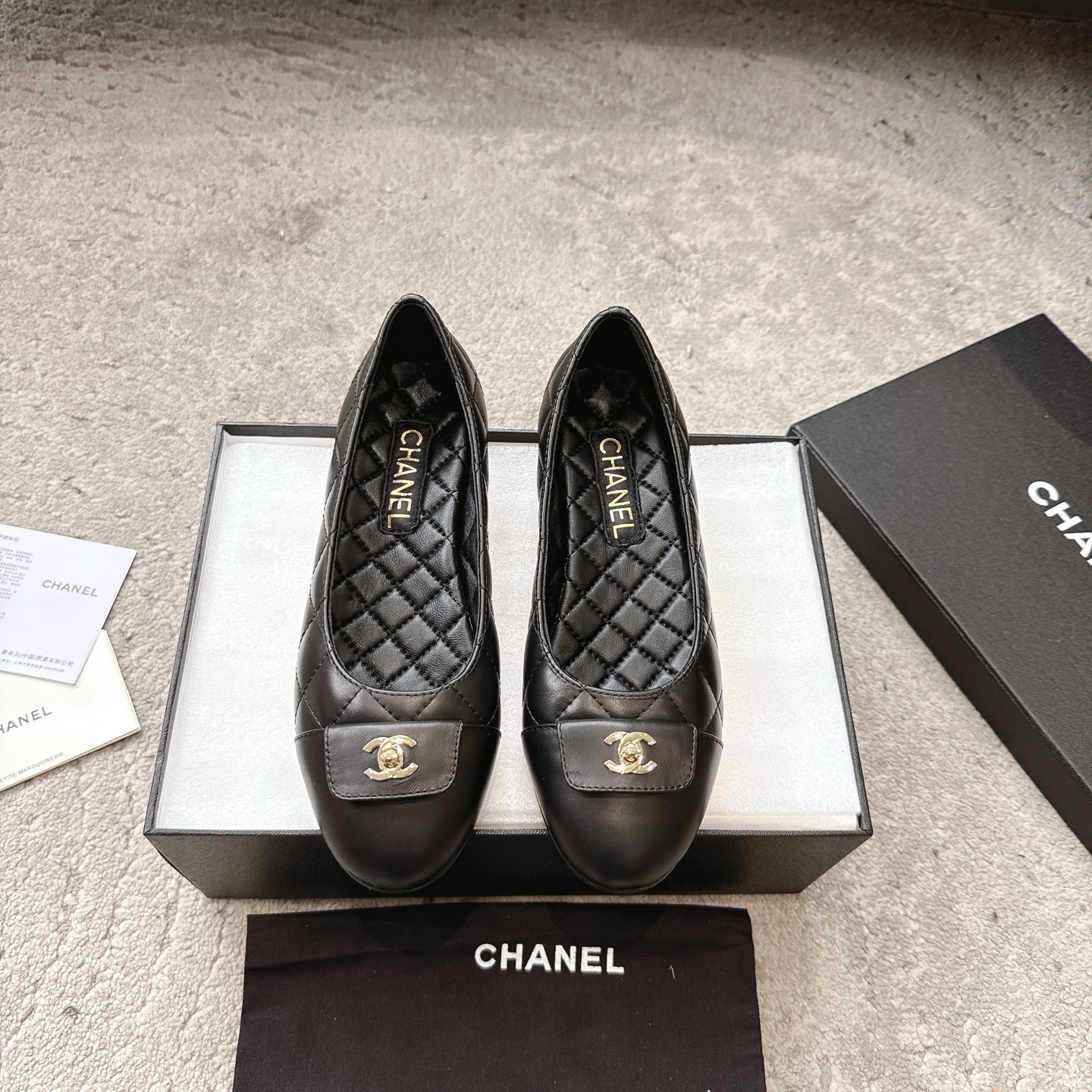 CHANEL Mary Jane сандалии подиумная модель подкладка из овечьей кожи подошва из натуральной итальянской кожи подчеркивает белизну кожи и добавляет элегантности