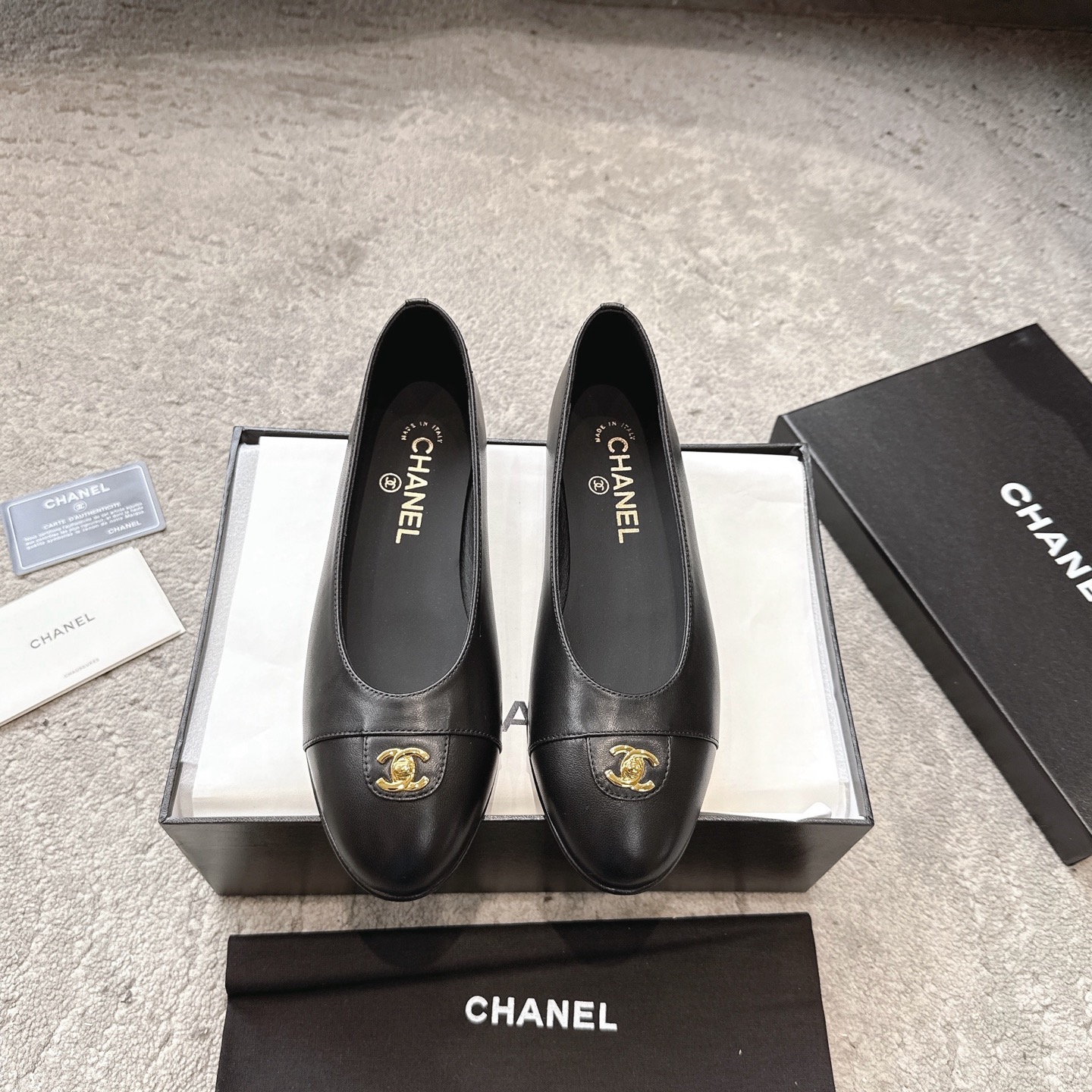 CHANEL Mary Jane сандалии подиумная модель подкладка из овечьей кожи подошва из натуральной итальянской кожи подчеркивает белизну кожи и добавляет элегантности