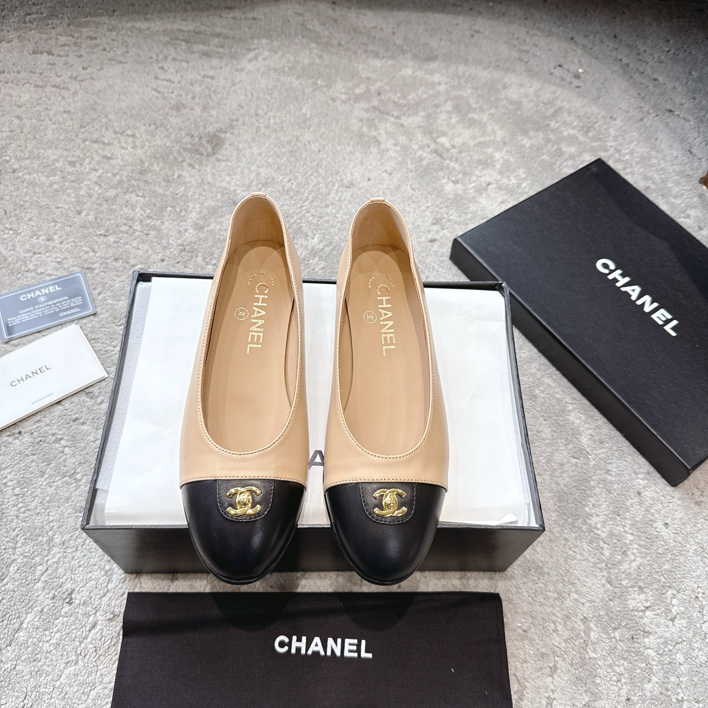CHANEL Mary Jane сандалии подиумная модель подкладка из овечьей кожи подошва из натуральной итальянской кожи визуально осветляет и подчёркивает стиль