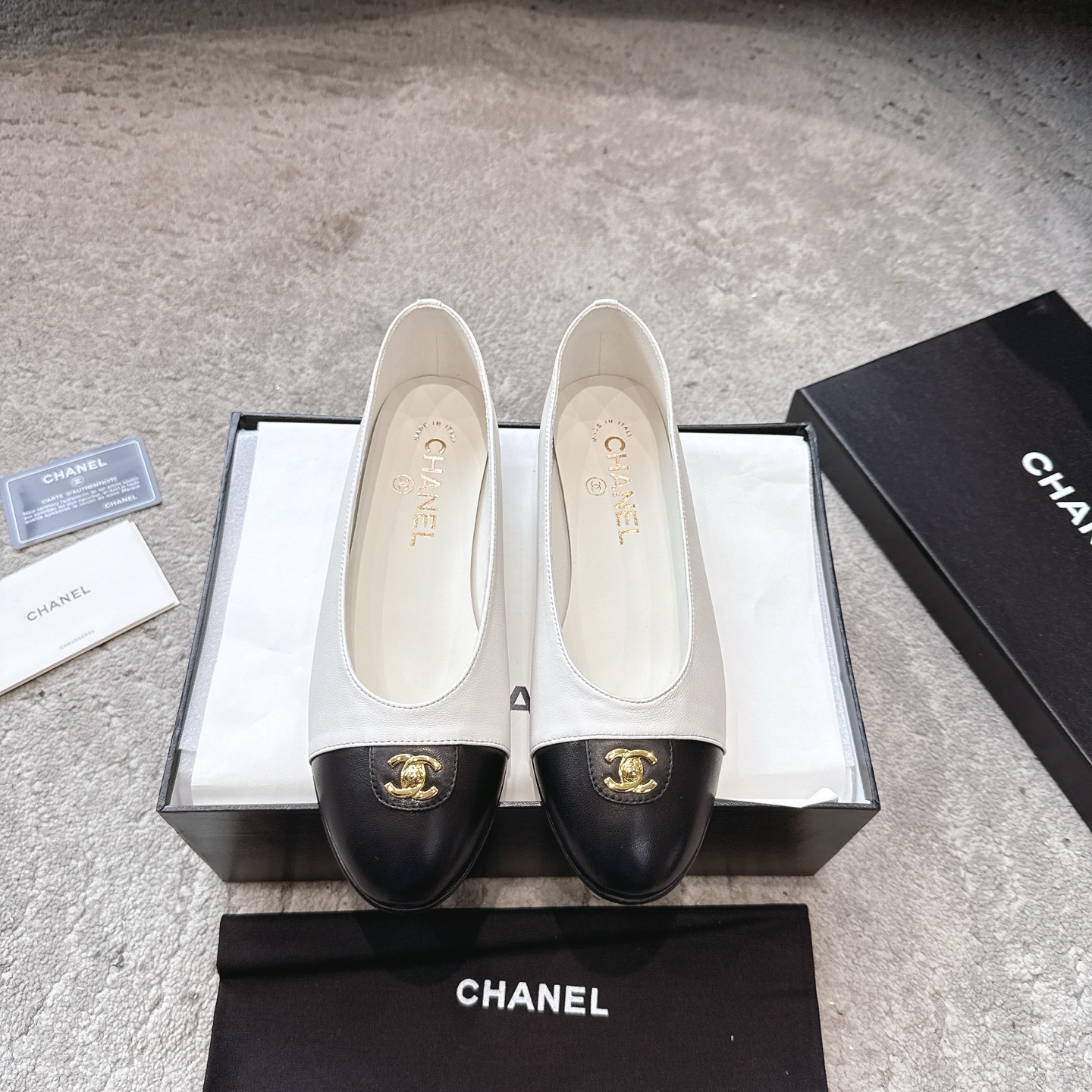 CHANEL Mary Jane сандалии подиумная модель подкладка из овечьей кожи подошва из натуральной кожи Италия подчеркивает белизну кожи и элегантность