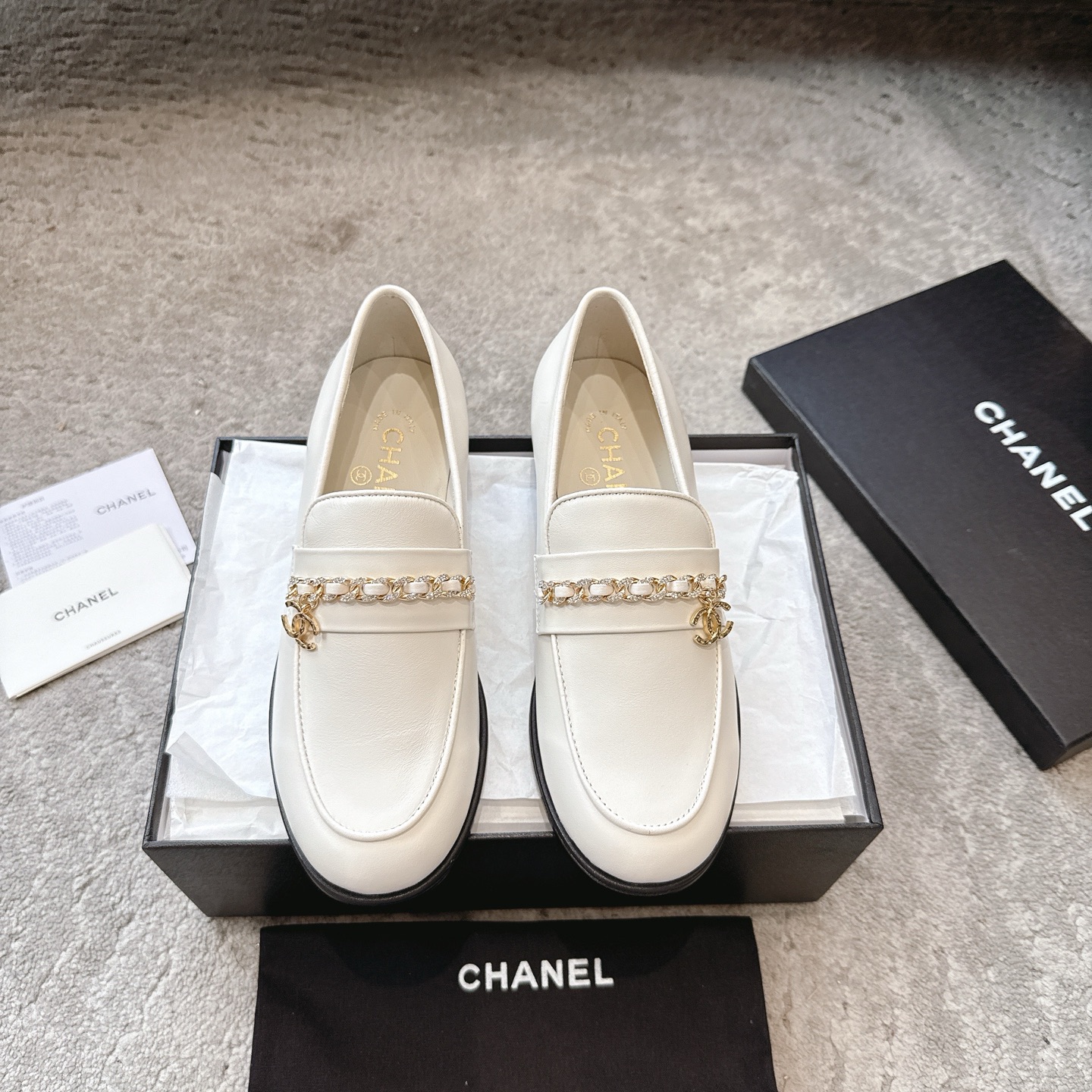 CHANEL мулы  лоферы｜рэтра-элегантныя лоферы｜металічная пражка з дзвюма C + воскаваная скура цяляці