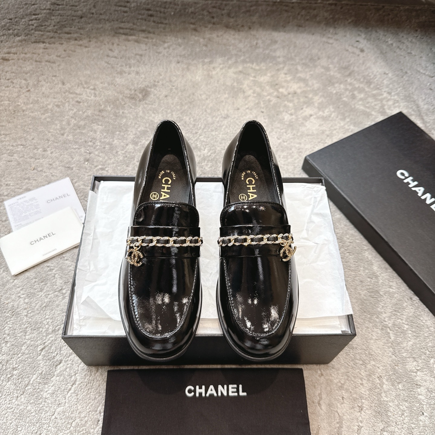 CHANEL Мюлі / Лаферы｜Рэтра-элегантныя лаферы｜Металічная пражкі з двума C + воскаваная скура цяляці