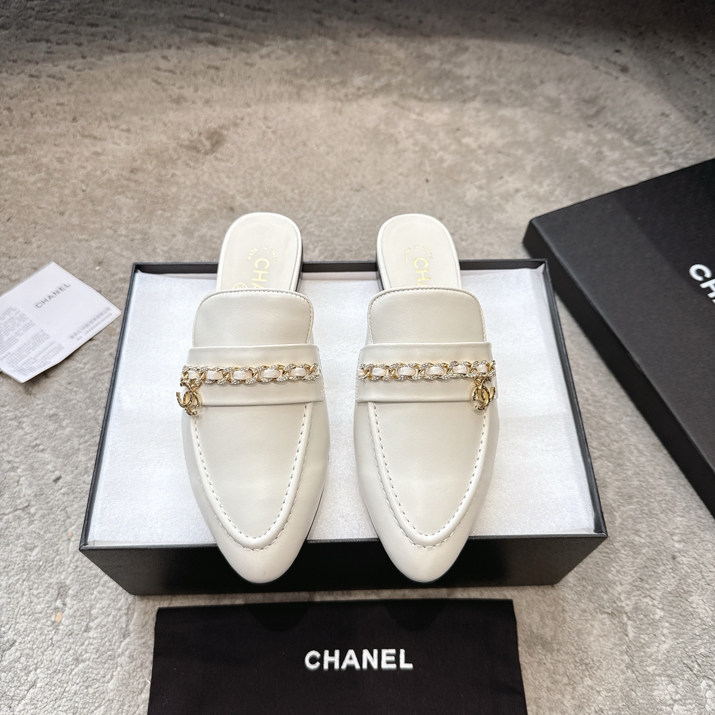 CHANEL мулы  лоферы｜рэтра-раскошныя лоферы｜двайная C металічная пражка + воскаваная скура