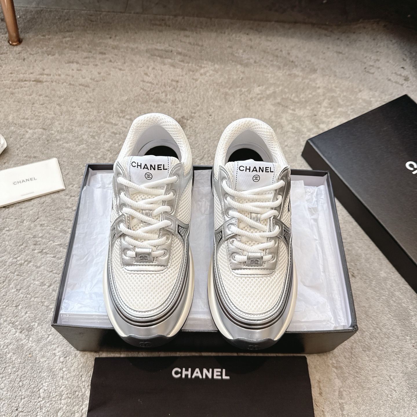 CHANEL スニーカー カジュアルシューズ 公式サイト同時発売 カジュアルスポーツスタイル スエードレザー