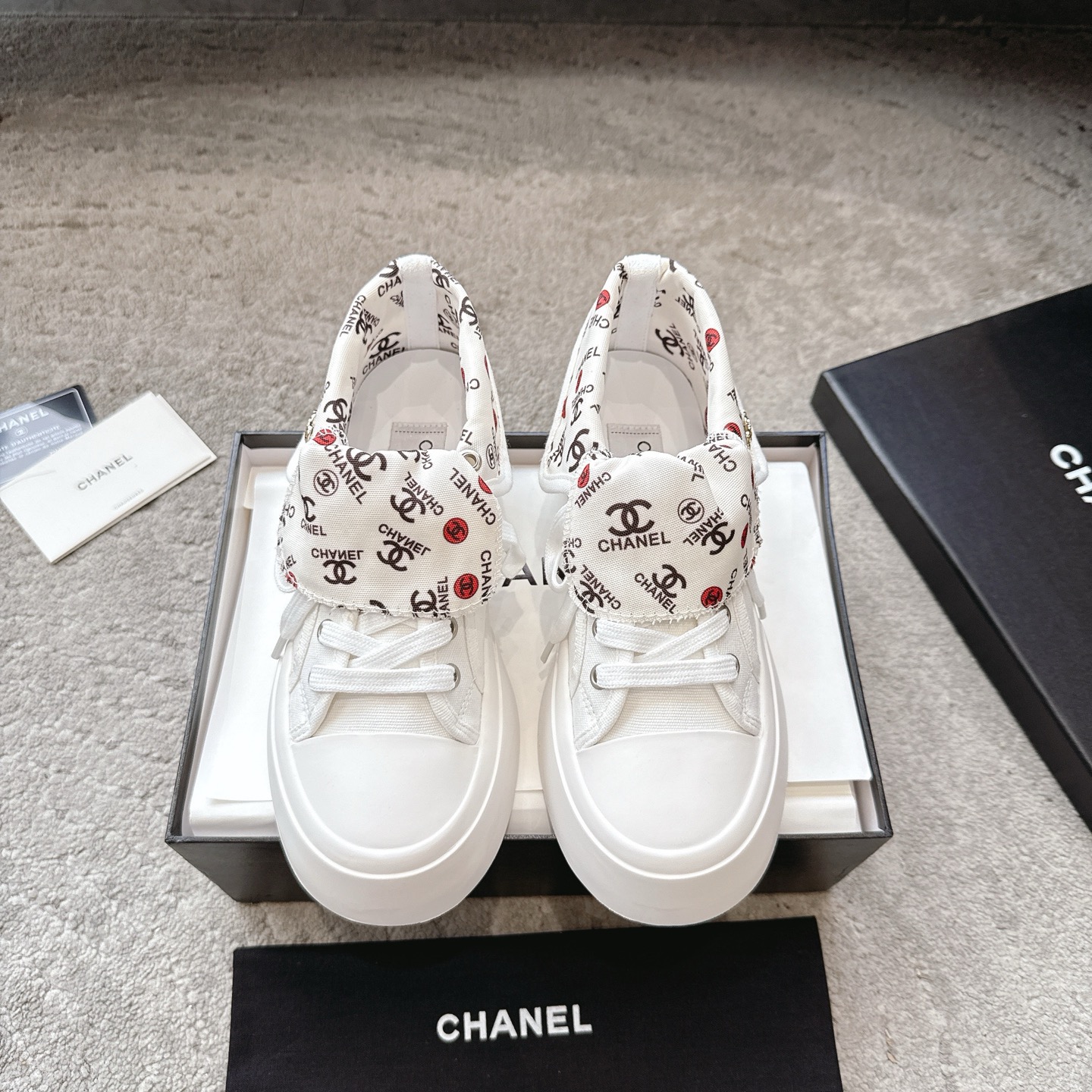 CHANEL canvas sneakers, hot aanbevolen door influencers en sterren, maken je slanker en je benen langer, schattige retro look, canvas, watergeverfd rundsleer