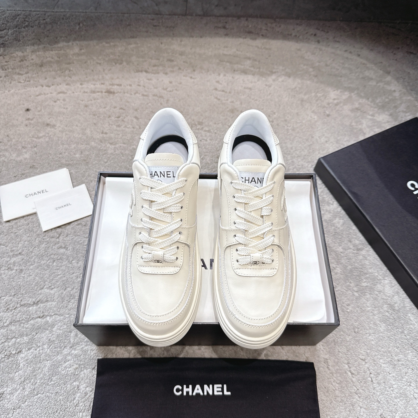 CHANEL スニーカー カジュアルシューズ 公式サイト同時発売 カジュアルスポーツスタイル スエードレザー