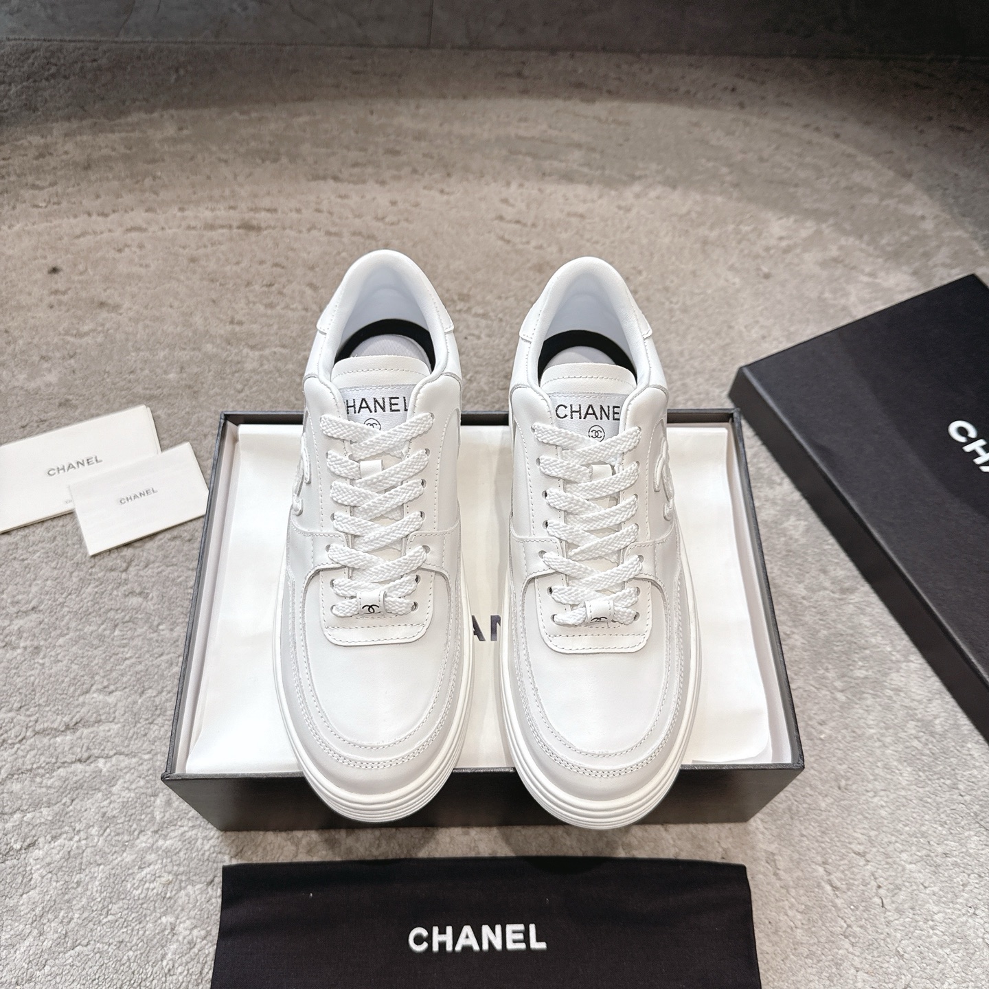 CHANEL スニーカー カジュアルシューズ 公式サイト同時発売 カジュアルスポーツスタイル スエードレザー
