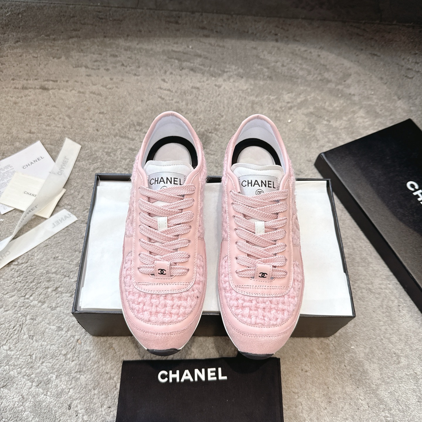 CHANEL スニーカー カジュアルシューズ 公式サイト同時発売 カジュアルスポーツスタイル ベロアカーフ