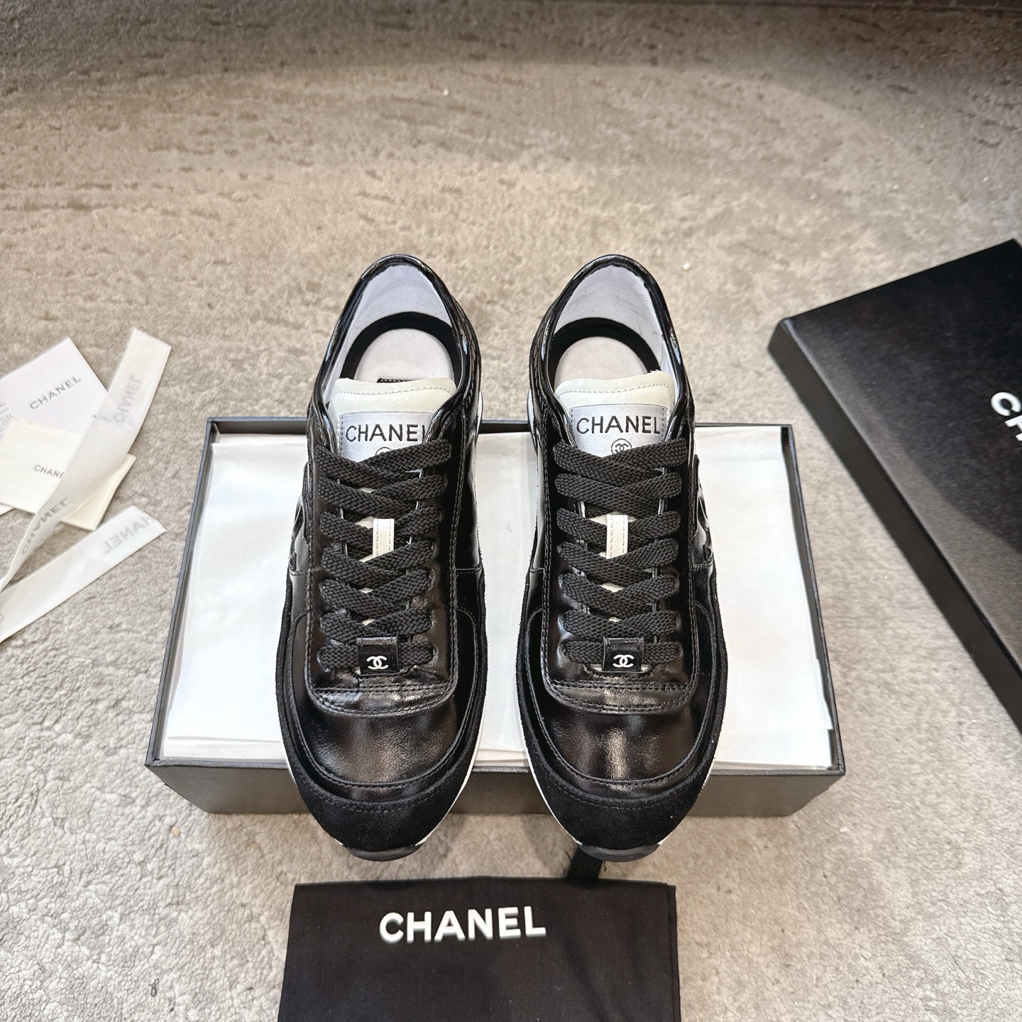 CHANEL スニーカー カジュアルシューズ 公式サイト同時発売 カジュアルスポーツスタイル ベロアカーフ