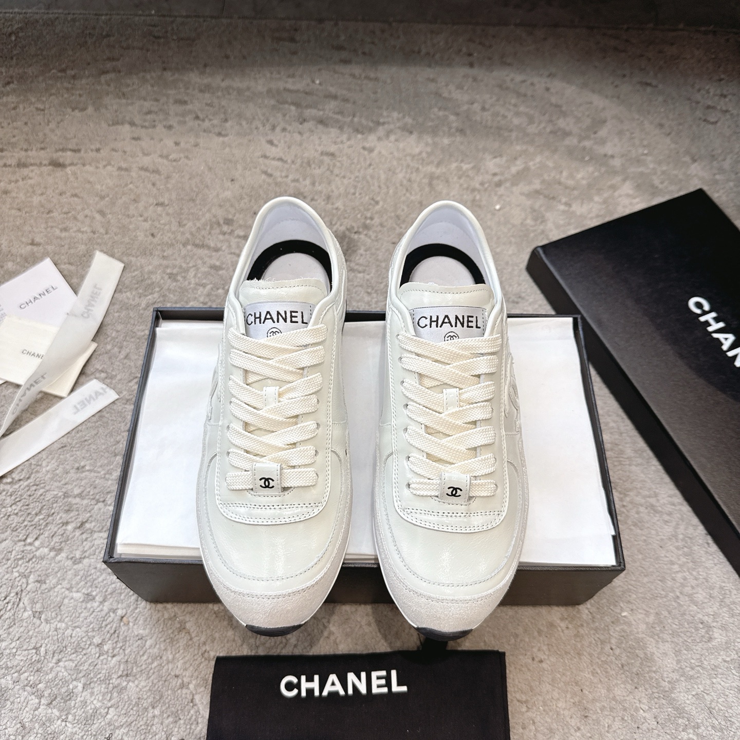 CHANEL スニーカー カジュアルシューズ 公式サイト同時発売 カジュアルスポーツスタイル ベロアカーフ