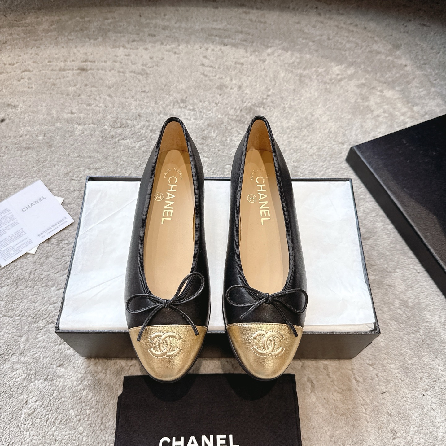CHANEL класічныя балеткі з зоркай з лакавай скуры і імпартнага тонкага аксаміту, італьянская скураная падэшва