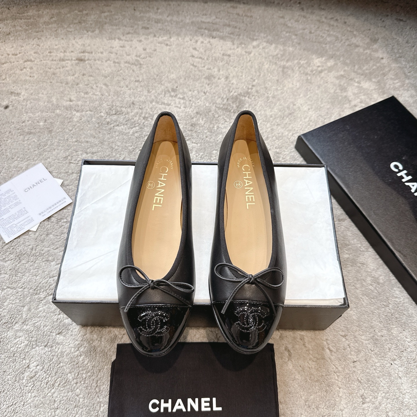 CHANEL класічныя балеткі з зоркай з лакавай скуры і імпартнага тонкага аксаміту, італьянская скураная падэшва