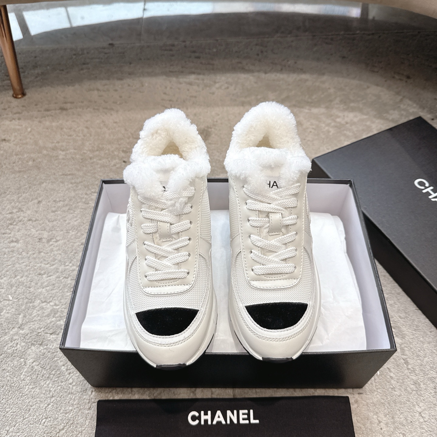 CHANEL nieuwe sneakers｜officiële website synchroon | uitverkocht in winkels｜lychee-motief + geborsteld kalfsleer｜wollen voering