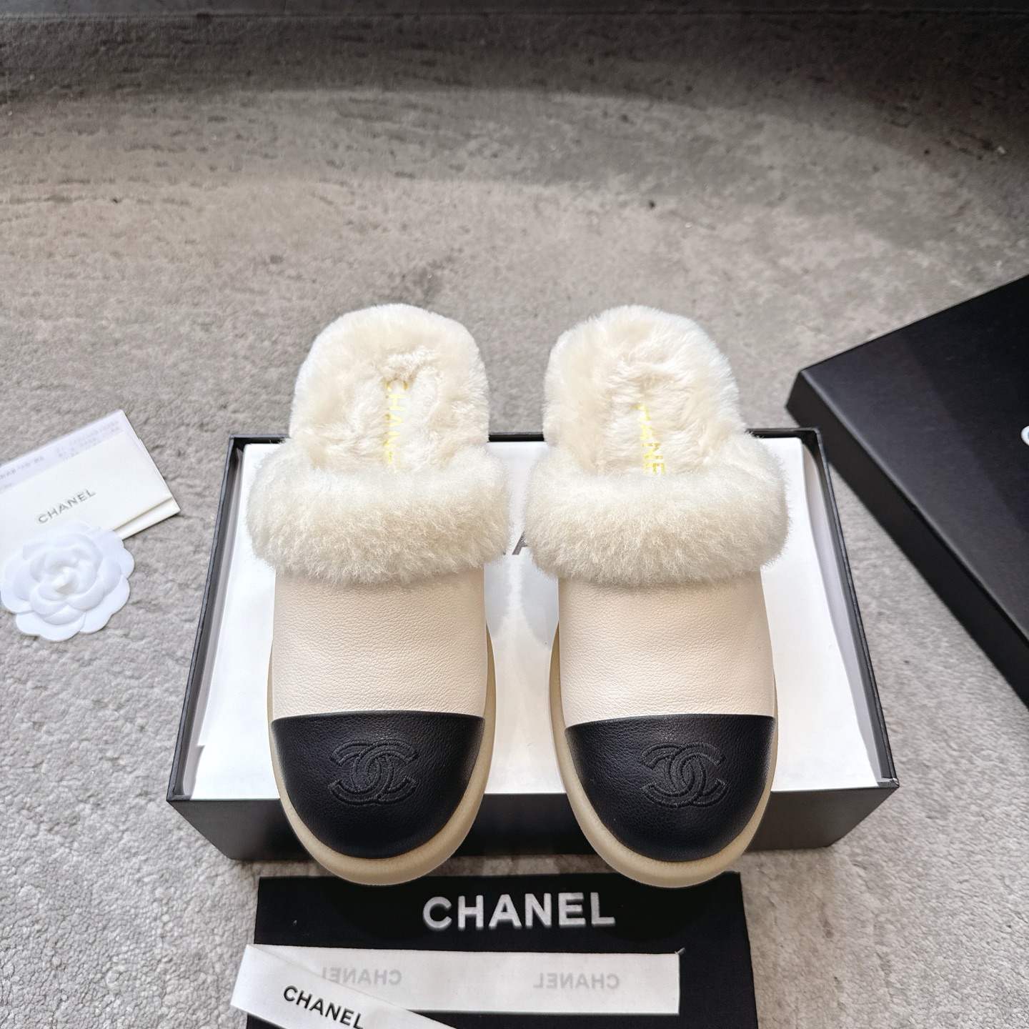 CHANEL Wool Slippers Quilted Lambswool Wool Curl Lining Rubber Anti-Slip Sole Boutique Packaging