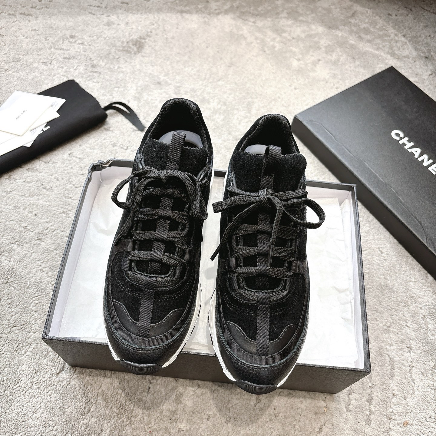 CHANEL nieuwe sneakers｜synchroon met officiële website | uitverkocht in boetieks｜lychee-motief + geborsteld kalfsleer｜wollen voering