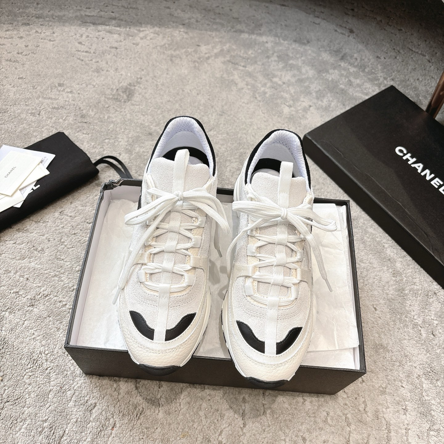 CHANEL nieuwe sneakers｜officiële website synchroon | de uitverkochte koning van de boetiek｜lychee-motief + geborsteld kalfsleer｜wollen voering