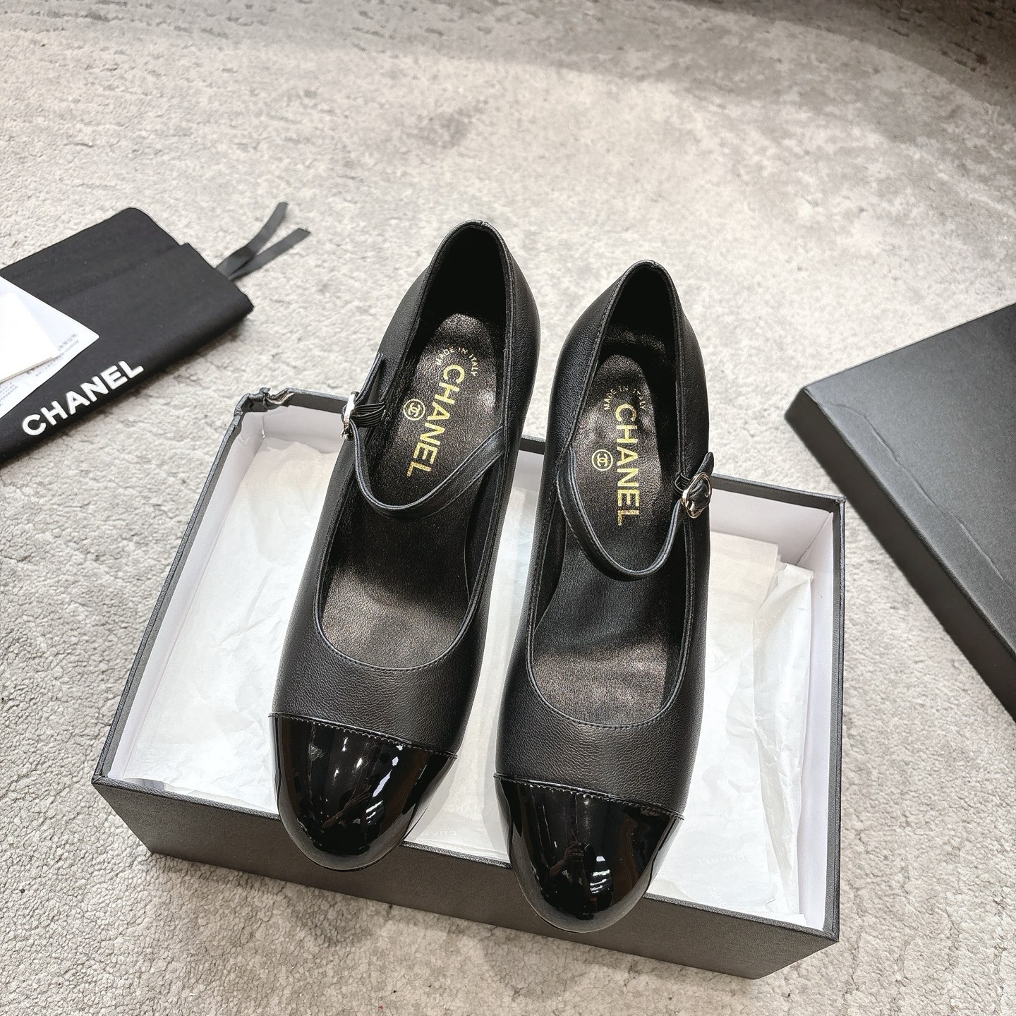 CHANEL Mary Jane сандалии подиумная модель подкладка из овечьей кожи подошва из натуральной итальянской кожи подчеркивает белизну и элегантность