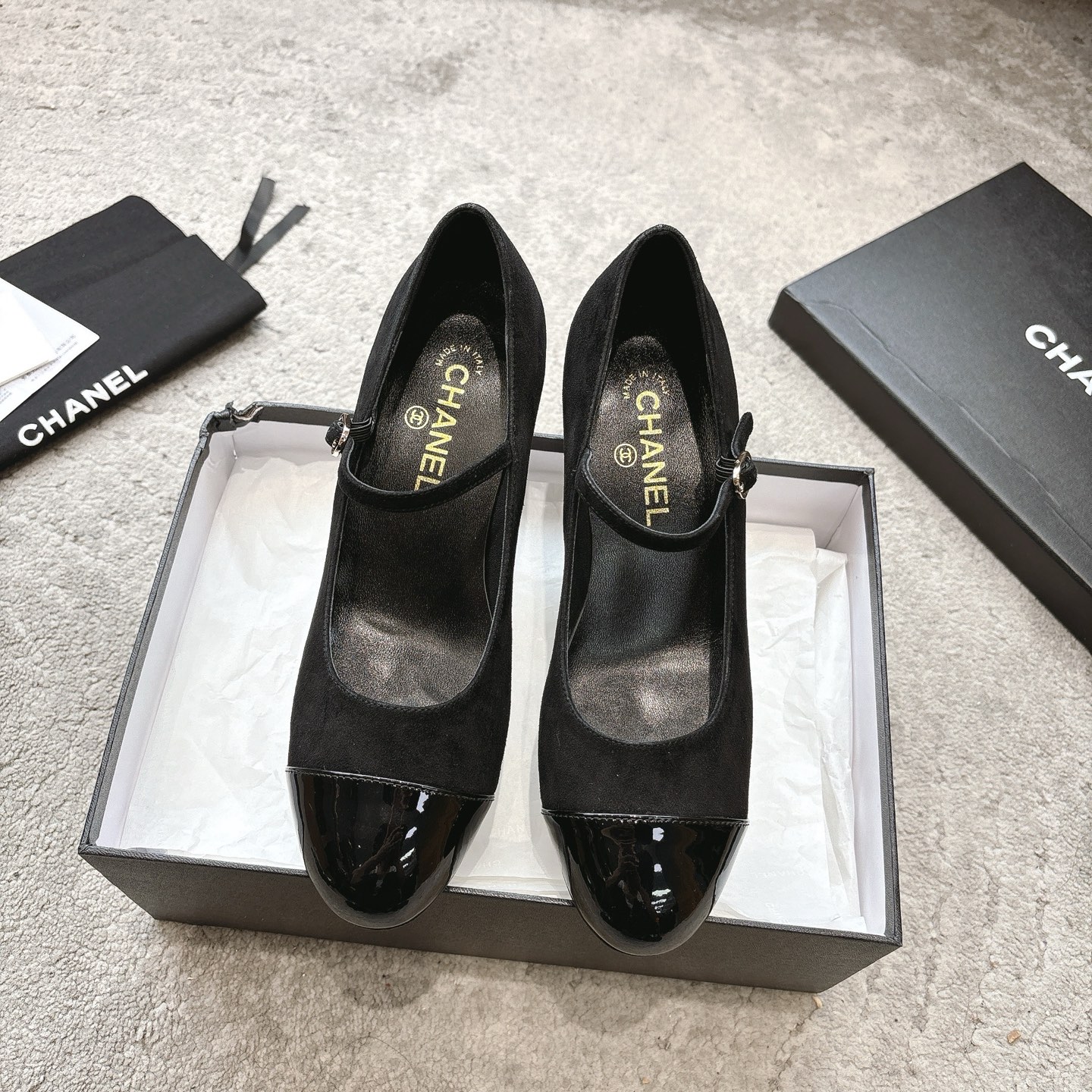 CHANEL Mary Jane сандалии подиумная модель подкладка из овечьей кожи подошва из натуральной итальянской кожи подчеркивает белизну и элегантность