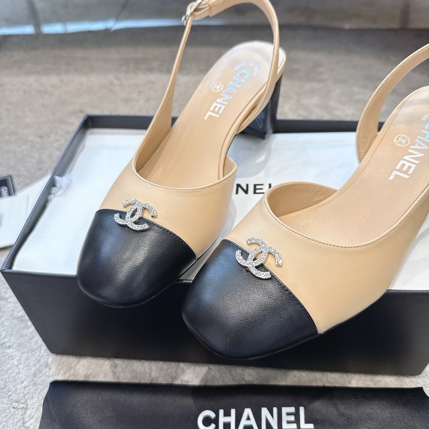 Chanel CHANEL 链条凉鞋