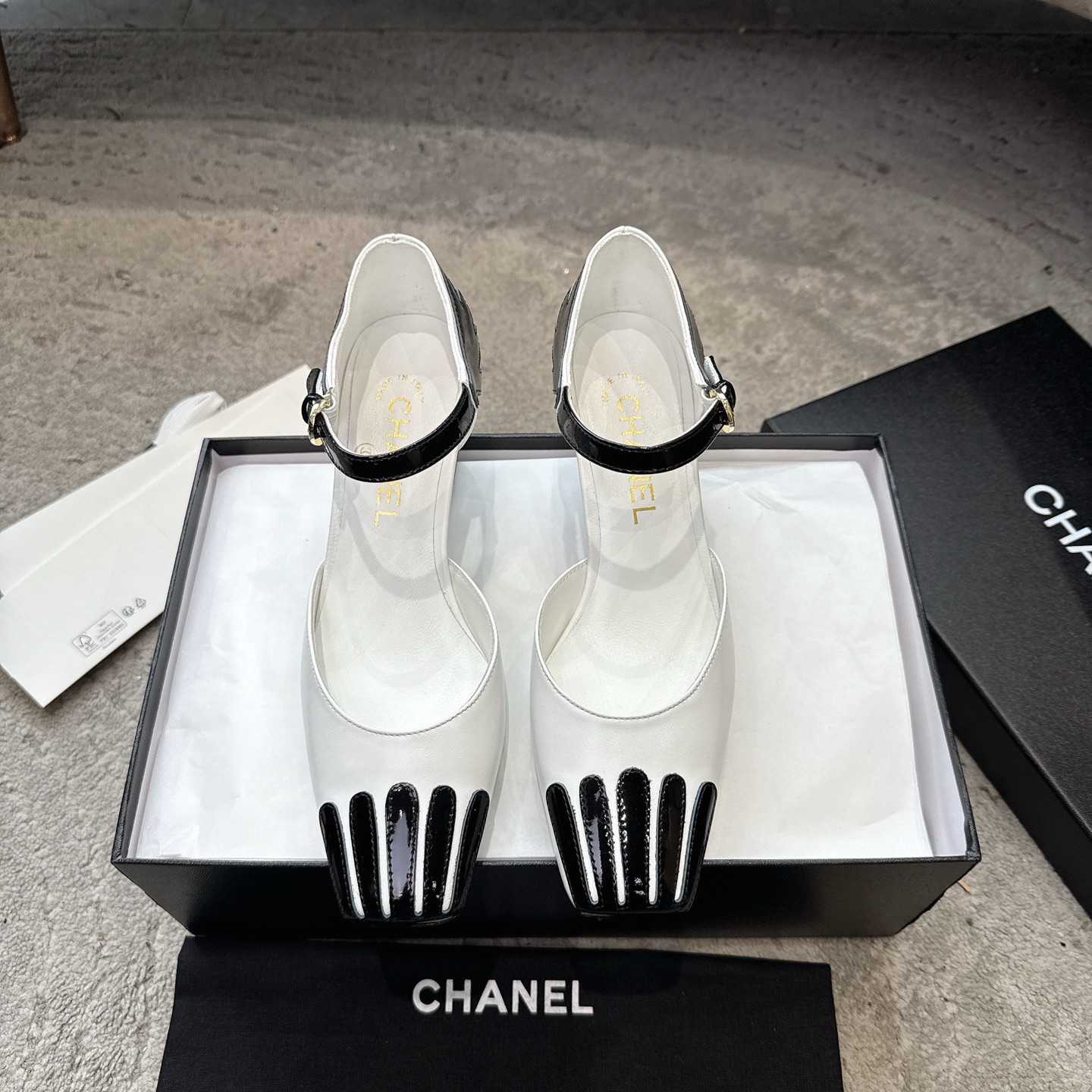 CHANEL сандалі скураныя, робяць ногі светлымі, элегантныя