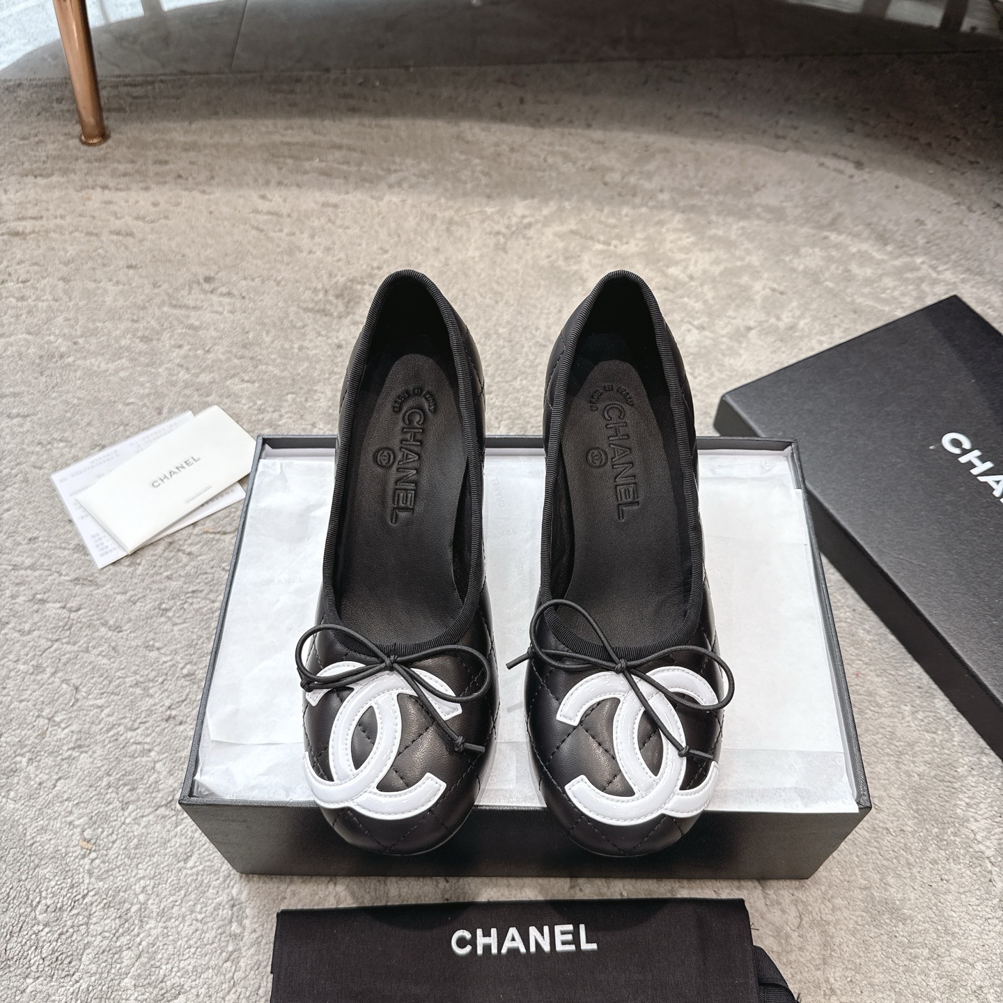 CHANEL Mary Jane сандалии подиумная модель подкладка из овечьей кожи подошва из натуральной итальянской кожи подчеркивает белизну и элегантность