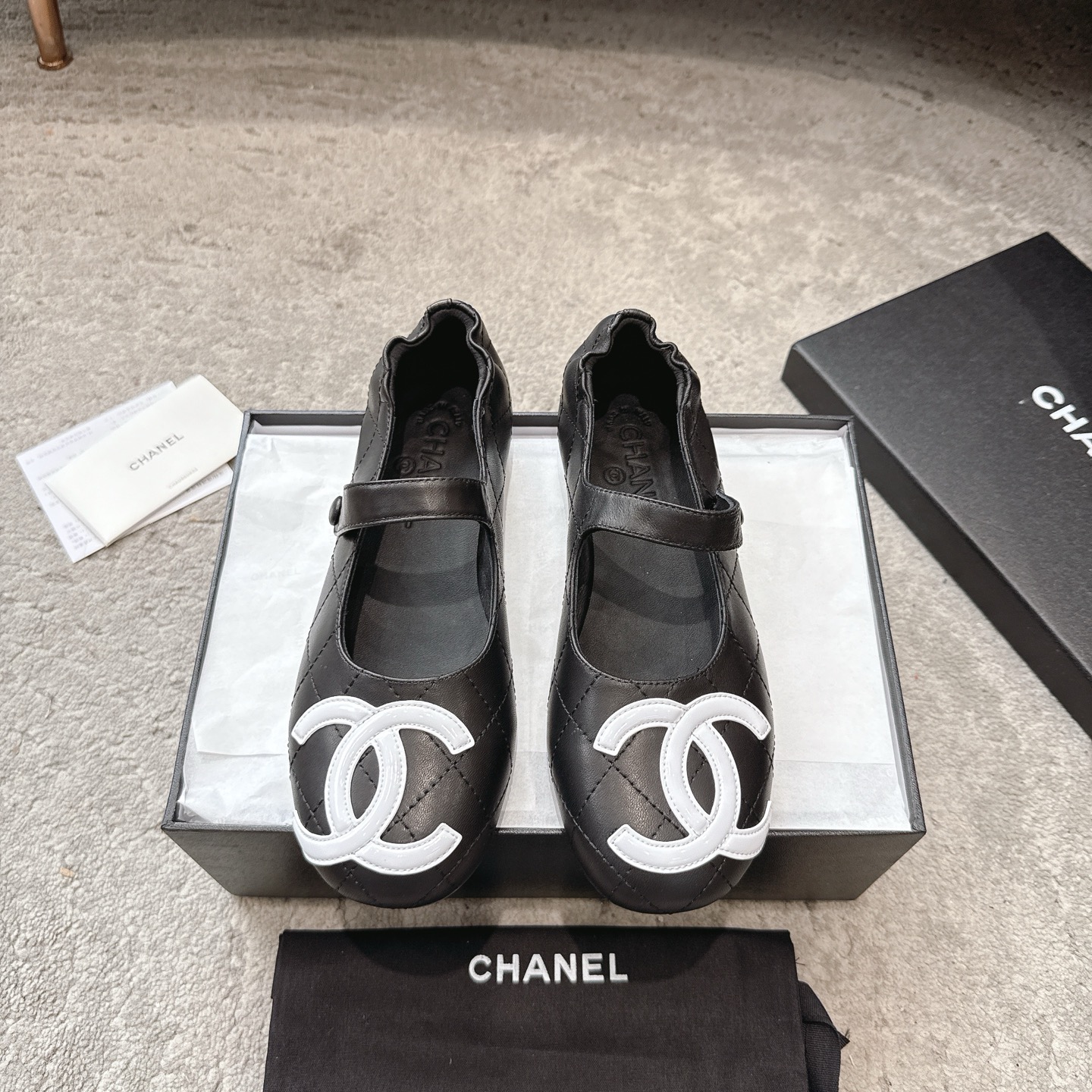 CHANEL Mary Jane сандалии подиумная модель подкладка из овечьей кожи подошва из натуральной итальянской кожи подчеркивает белизну и элегантность