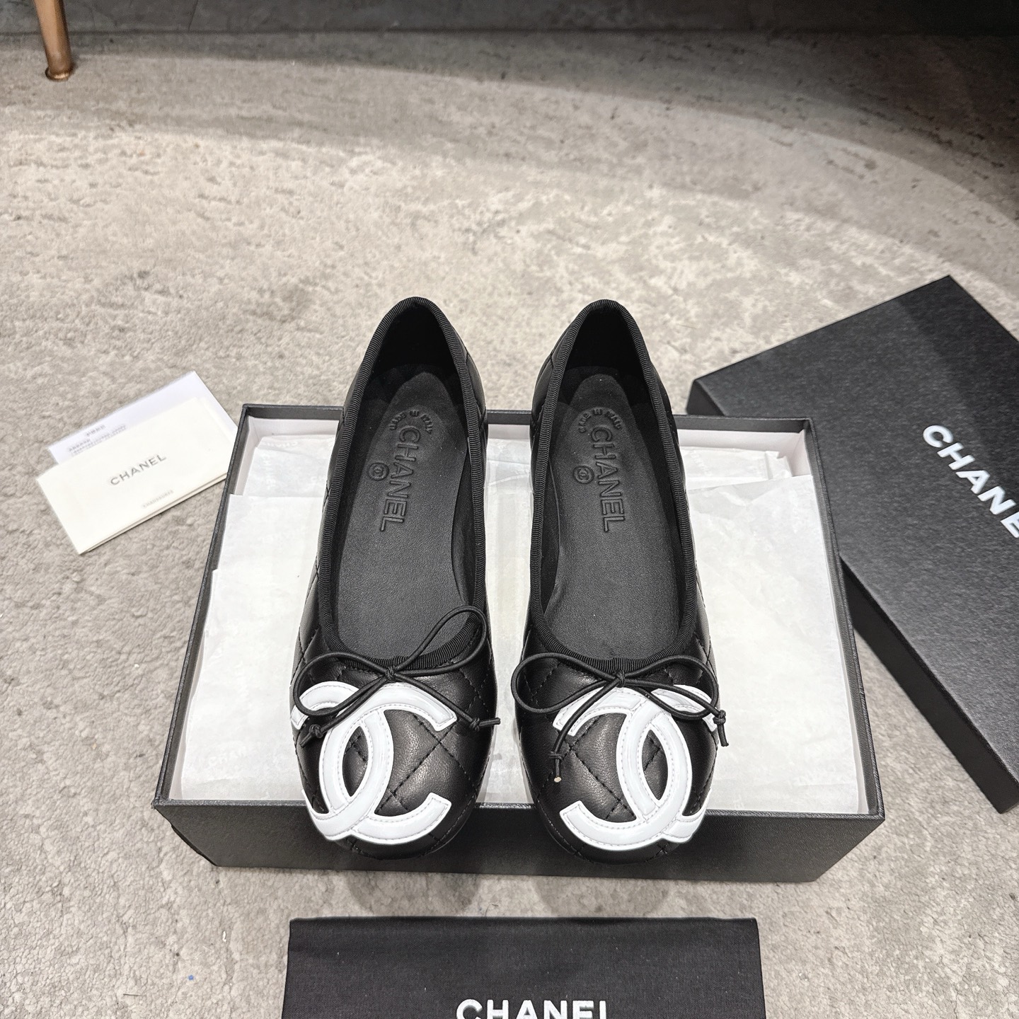 CHANEL Mary Jane сандалии подиумная модель подкладка из овечьей кожи подошва из натуральной итальянской кожи подчеркивает белизну и добавляет элегантности