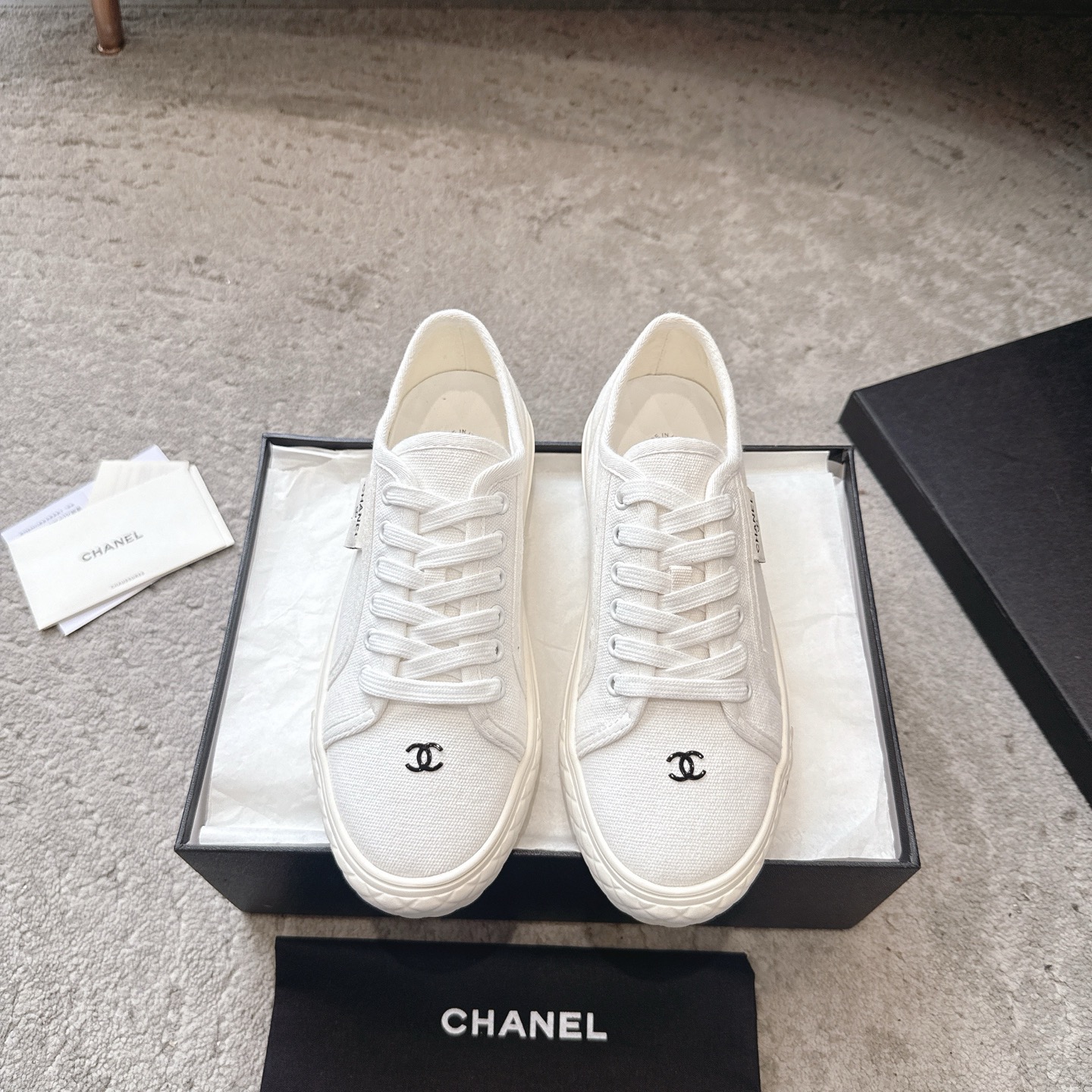 CHANEL canvas sneakers, hot aanbevolen door influencers en sterren, maken je slanker en benen langer, schattig retro ontwerp, canvas, watergeverfd rundsleer