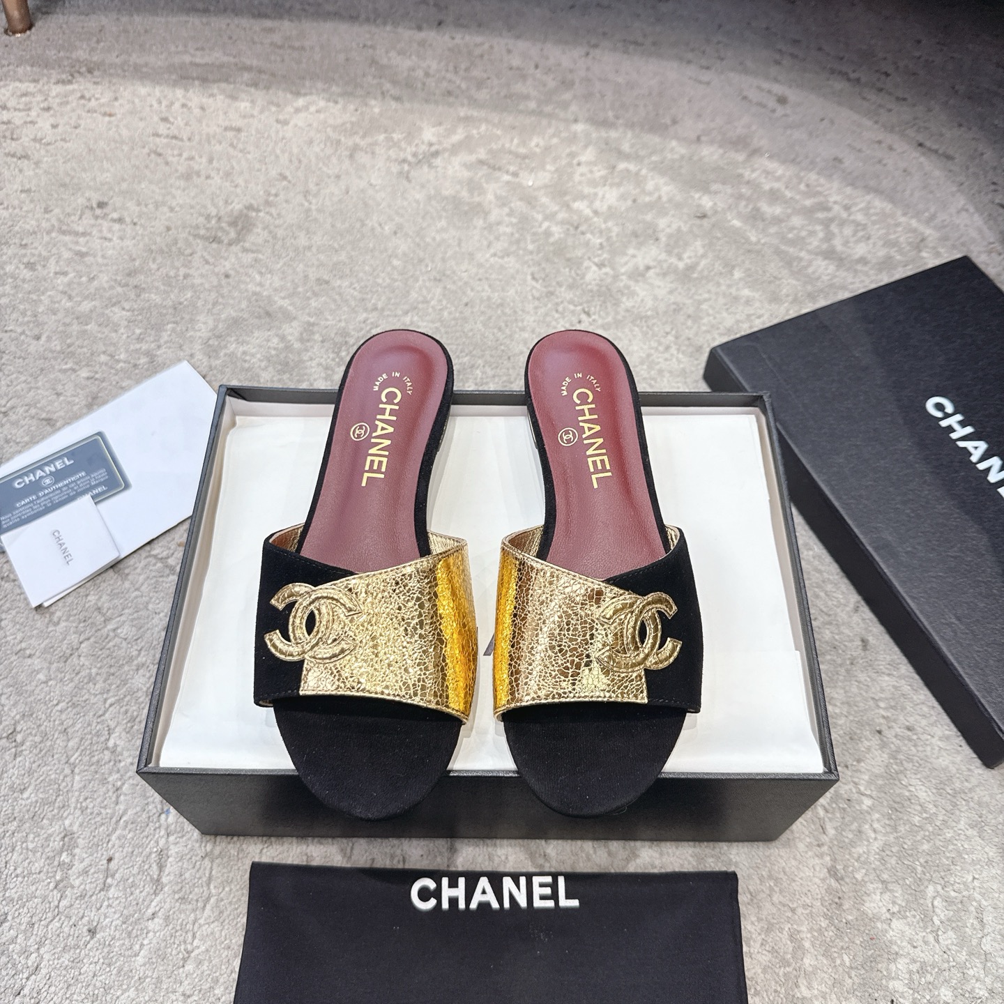 Сандалии CHANEL из телячьей кожи, визуально удлиняют ноги, элегантная модель