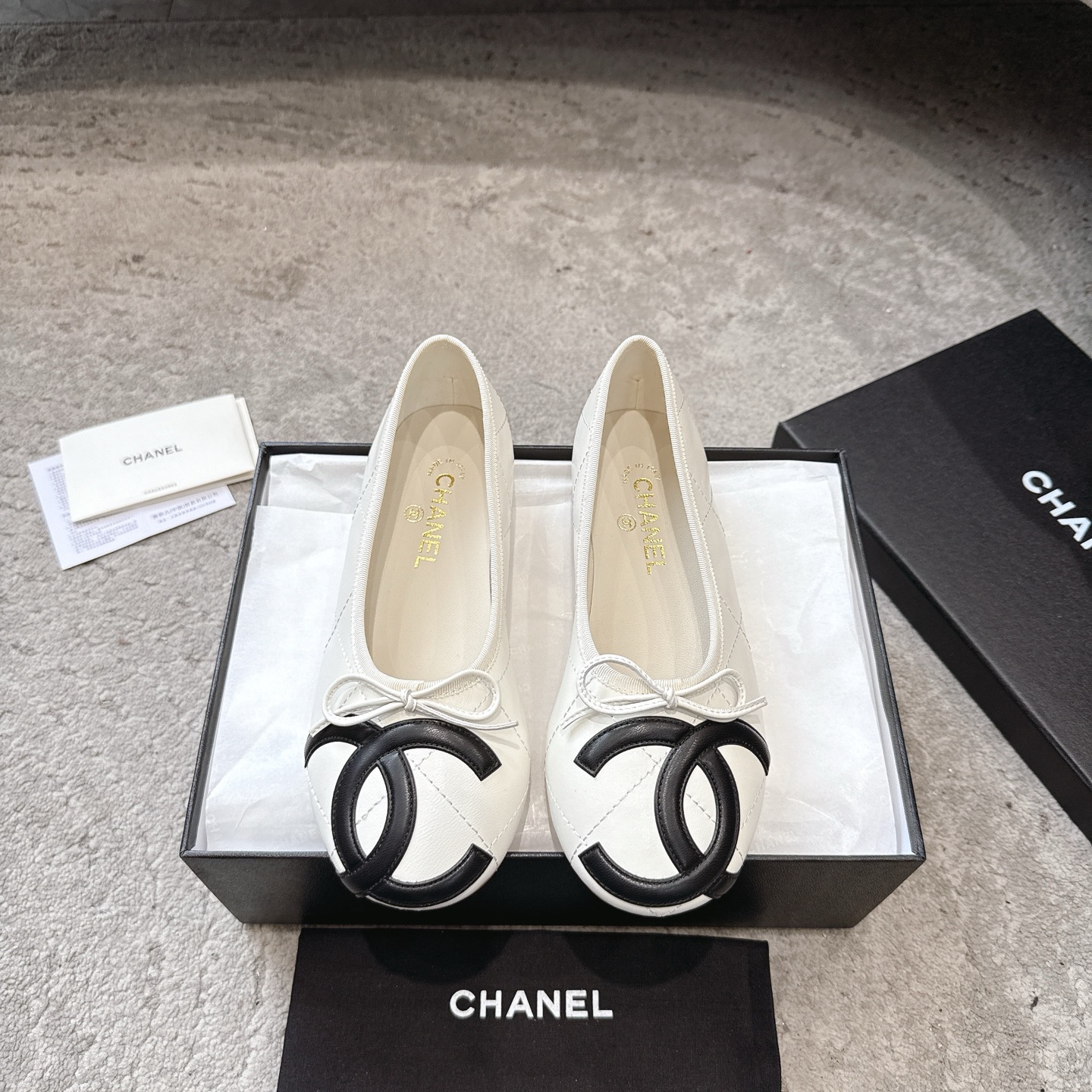 CHANEL Mary Jane sandales défilé, doublure en agneau, semelle extérieure en cuir véritable d'Italie, illumine le teint et rehausse l'allure