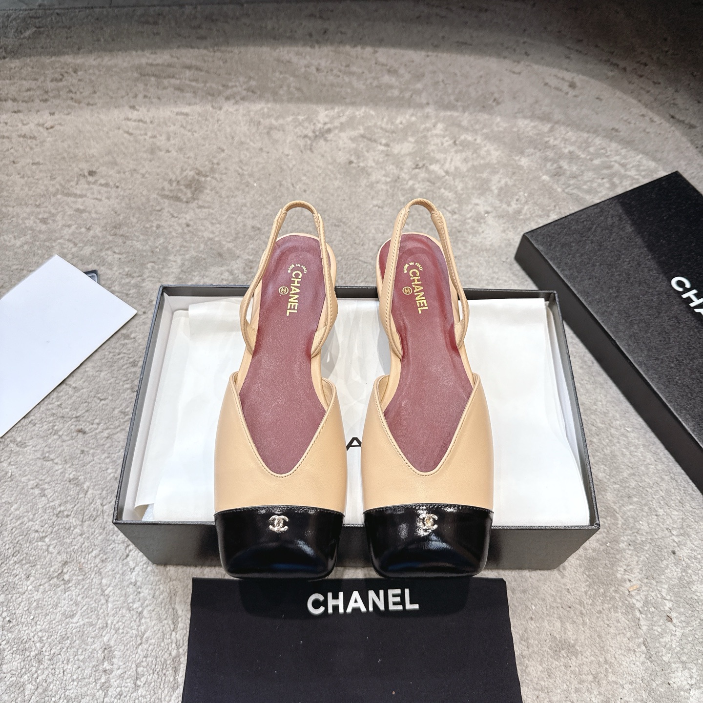 CHANEL сандалі скураныя, робяць ногі светлымі, элегантныя