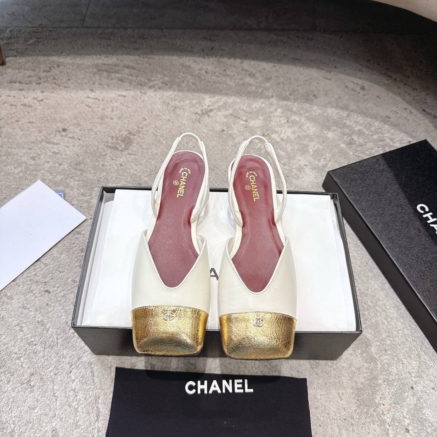 CHANEL сандалі скура выглядае белай скурай элегантны стыль