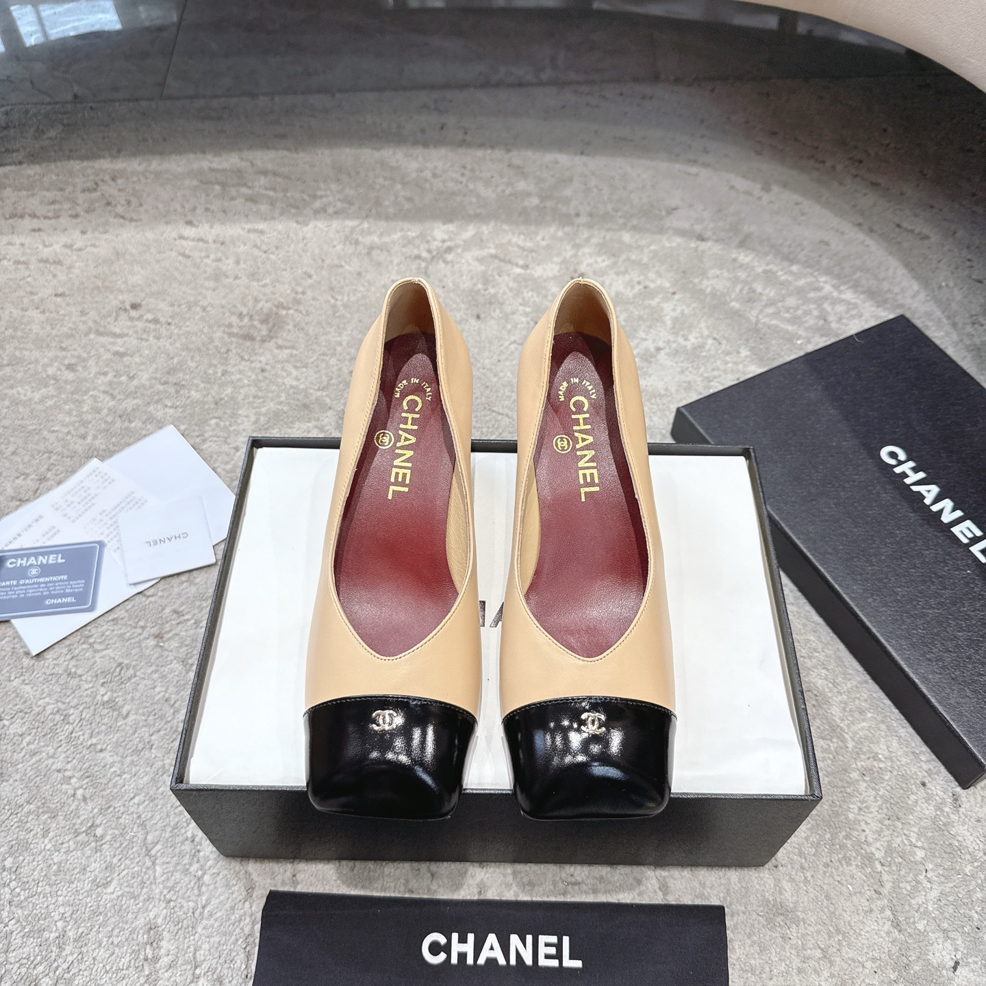 CHANEL Mary Jane sandales défilé, doublure en cuir d'agneau, semelle extérieure en cuir véritable italien, illumine le teint et rehausse l'allure