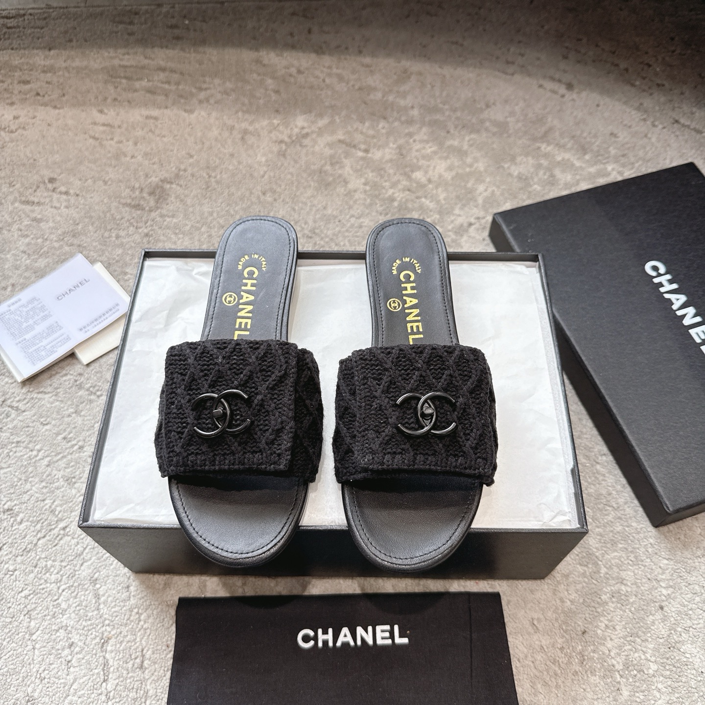 CHANEL 슬리퍼 송아지 가죽 발이 하얗게 보이는 우아한 스타일