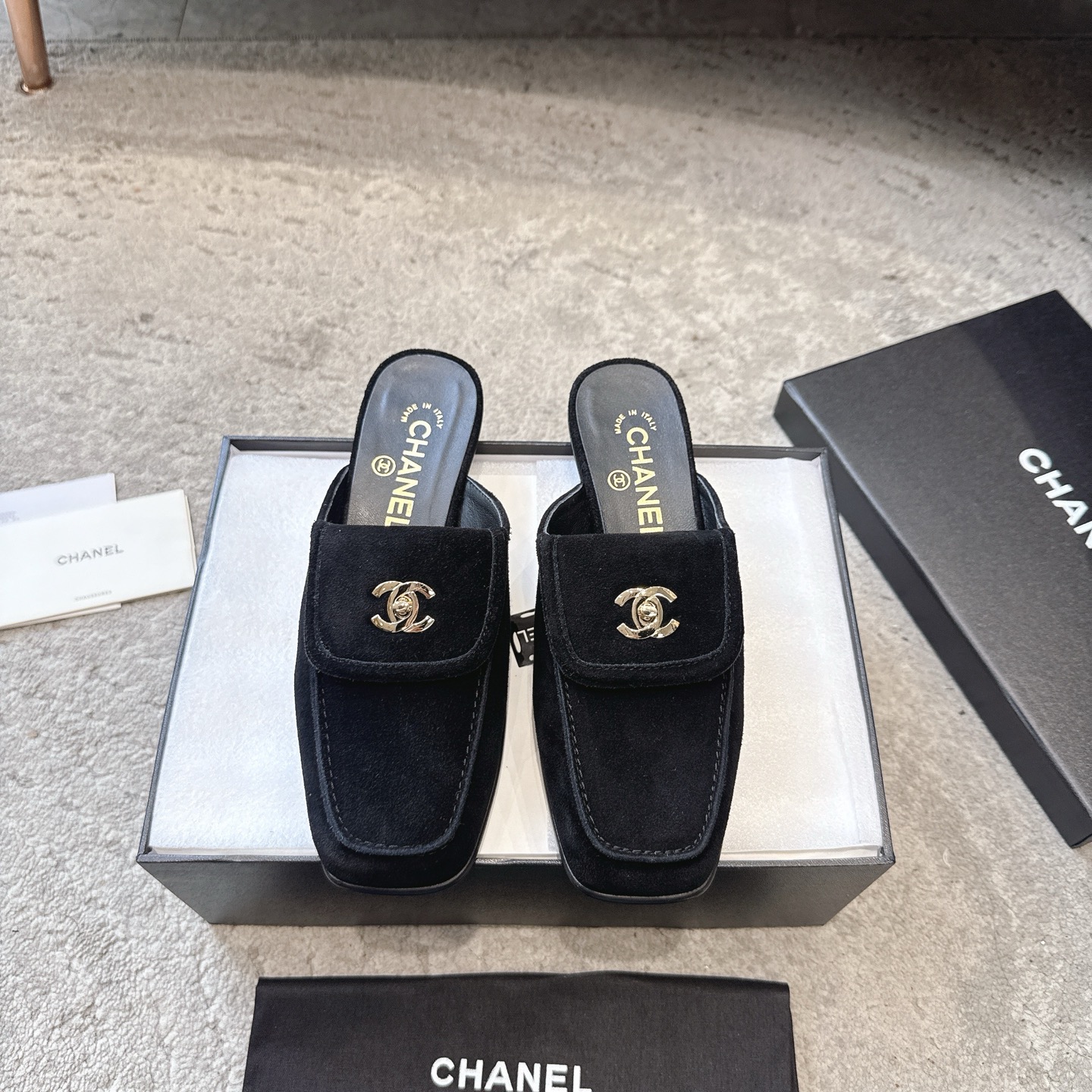 CHANEL 슬리퍼 송아지 가죽 발이 하얗게 보임 우아한 스타일